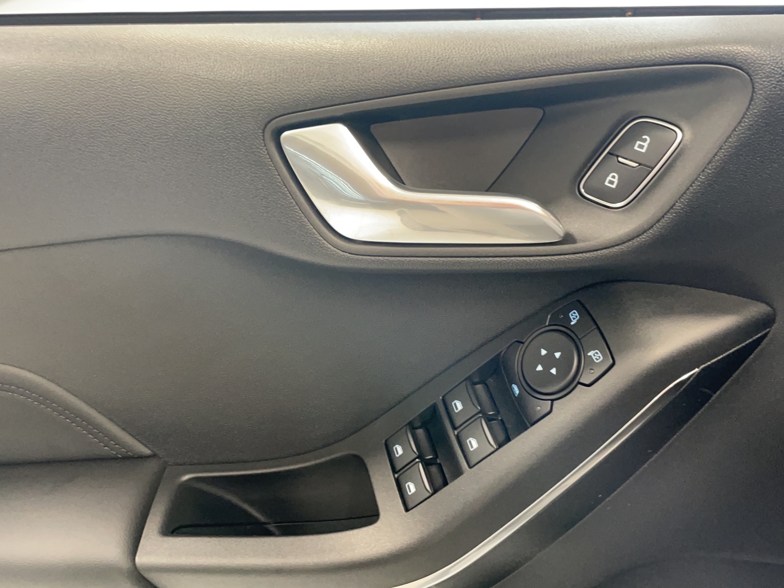 FORD Fiesta 1.0 EcoB Hybrid ST-Line X - 11