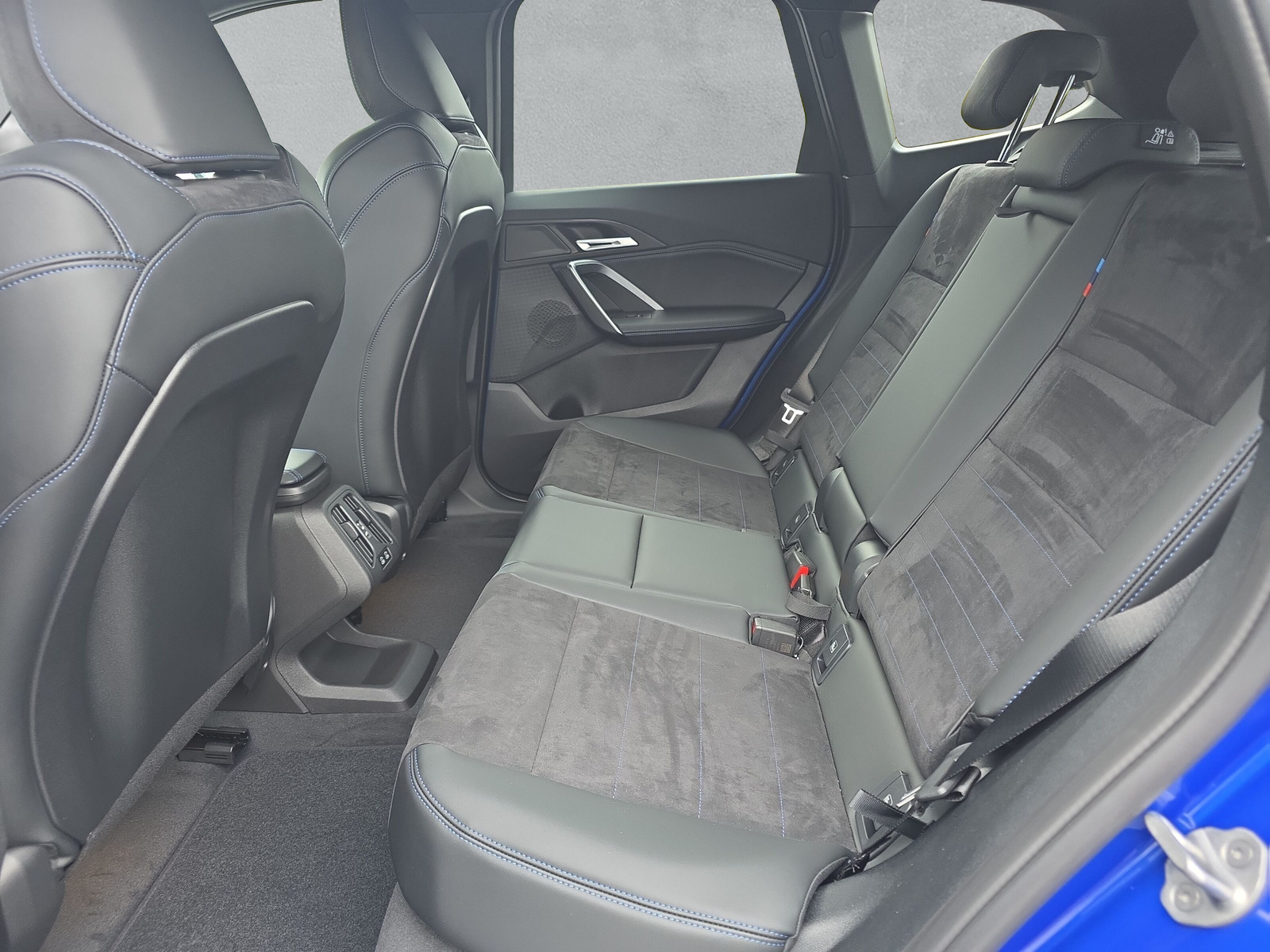 BMW iX1 eDrive 20 M Sport - 12