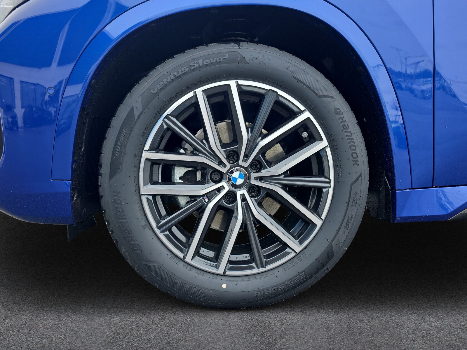 BMW iX1 eDrive 20 M Sport - 9