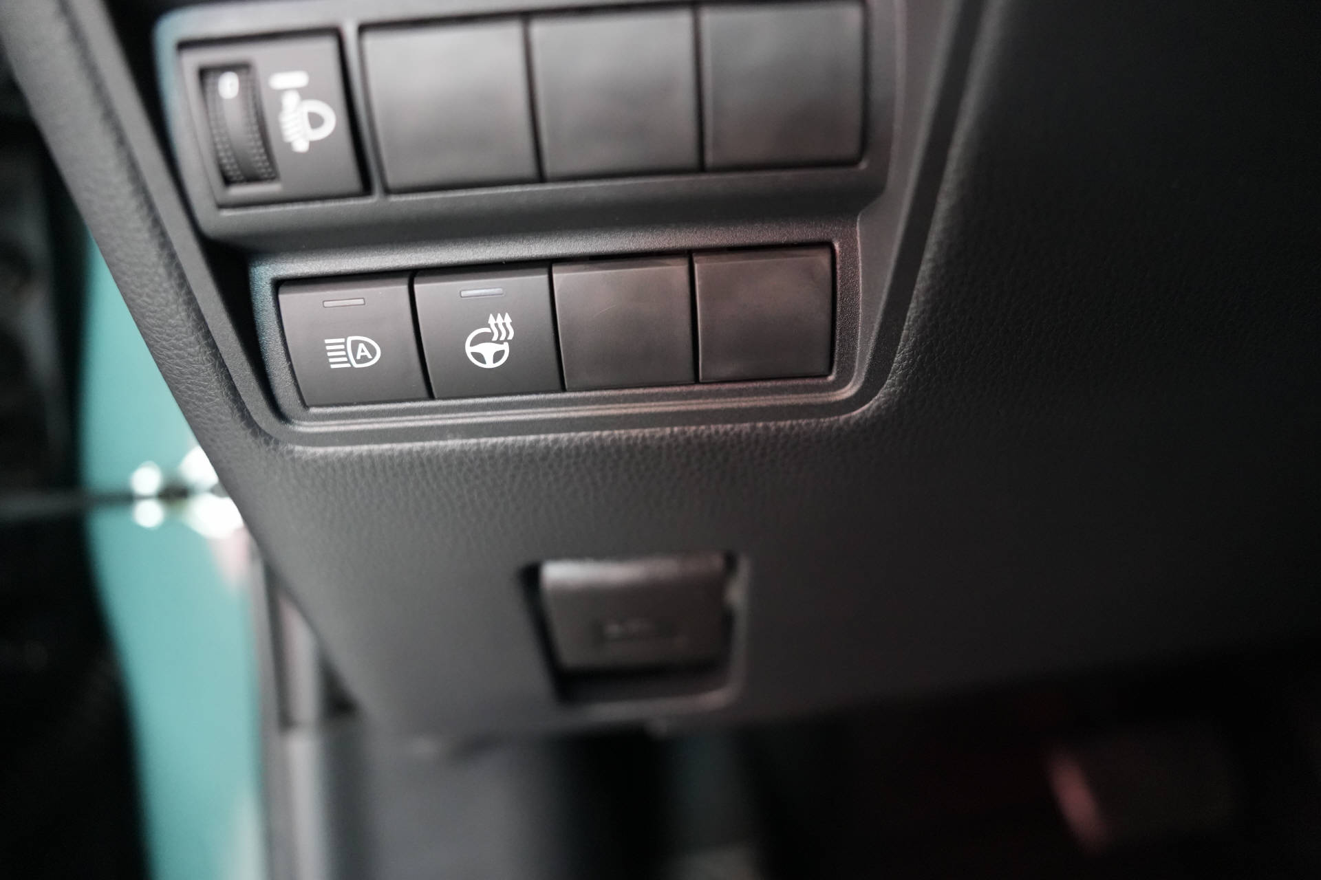 TOYOTA Yaris 1.5 VVT-i HSD Premium - 9