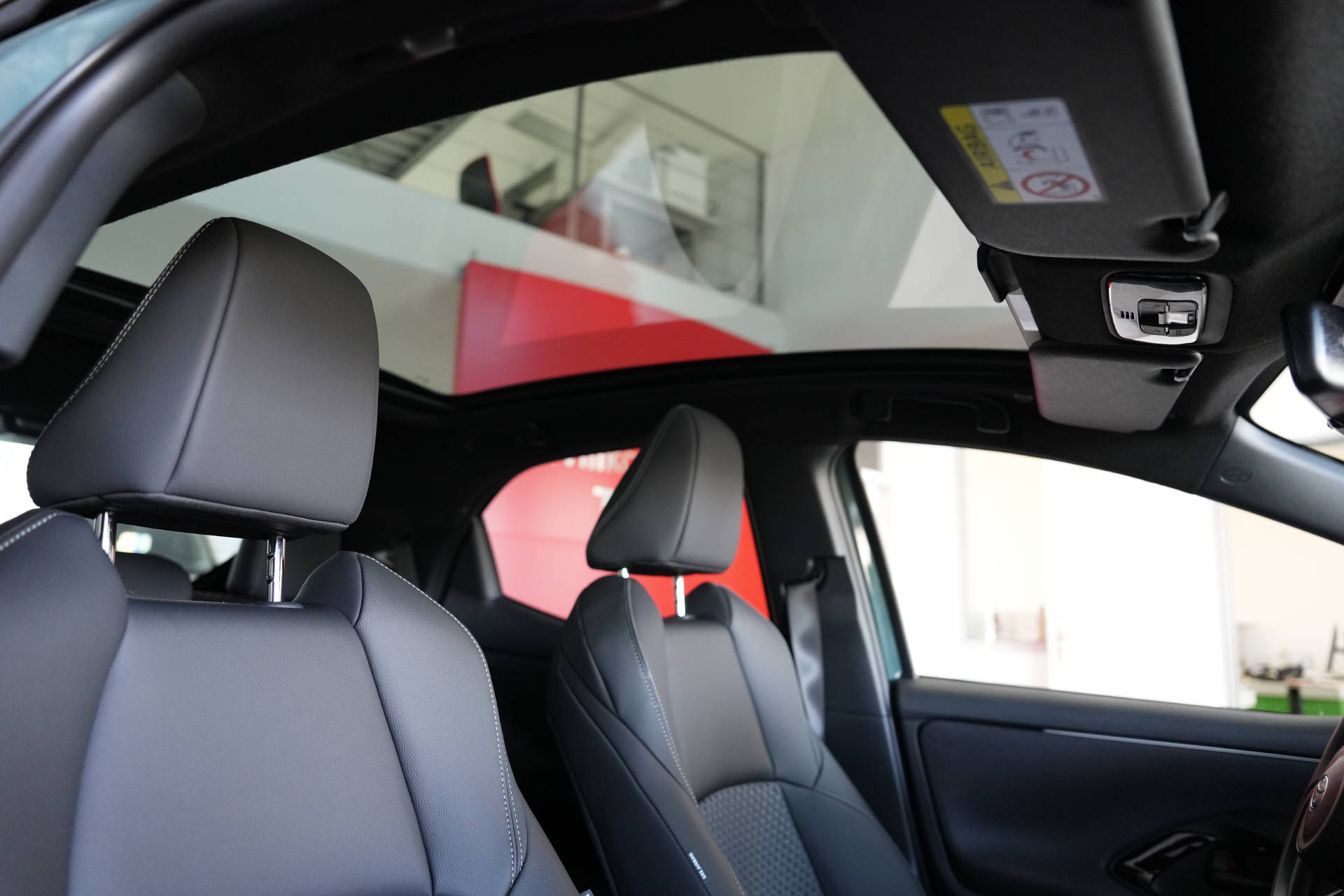 TOYOTA Yaris 1.5 VVT-i HSD Premium - 8