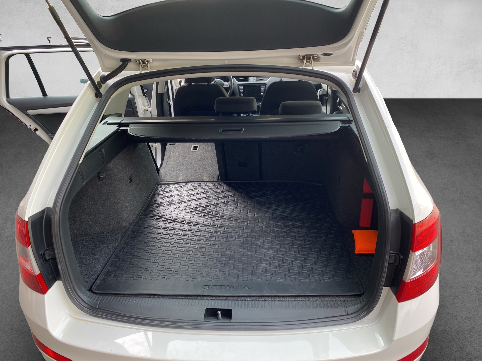 SKODA Octavia Combi 1.6 TDI Ambition 4x4 - 11
