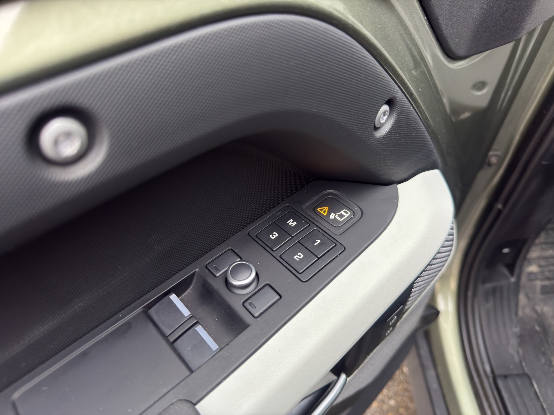 LAND ROVER Defender 90 3.0 D I6 250 SE - 26