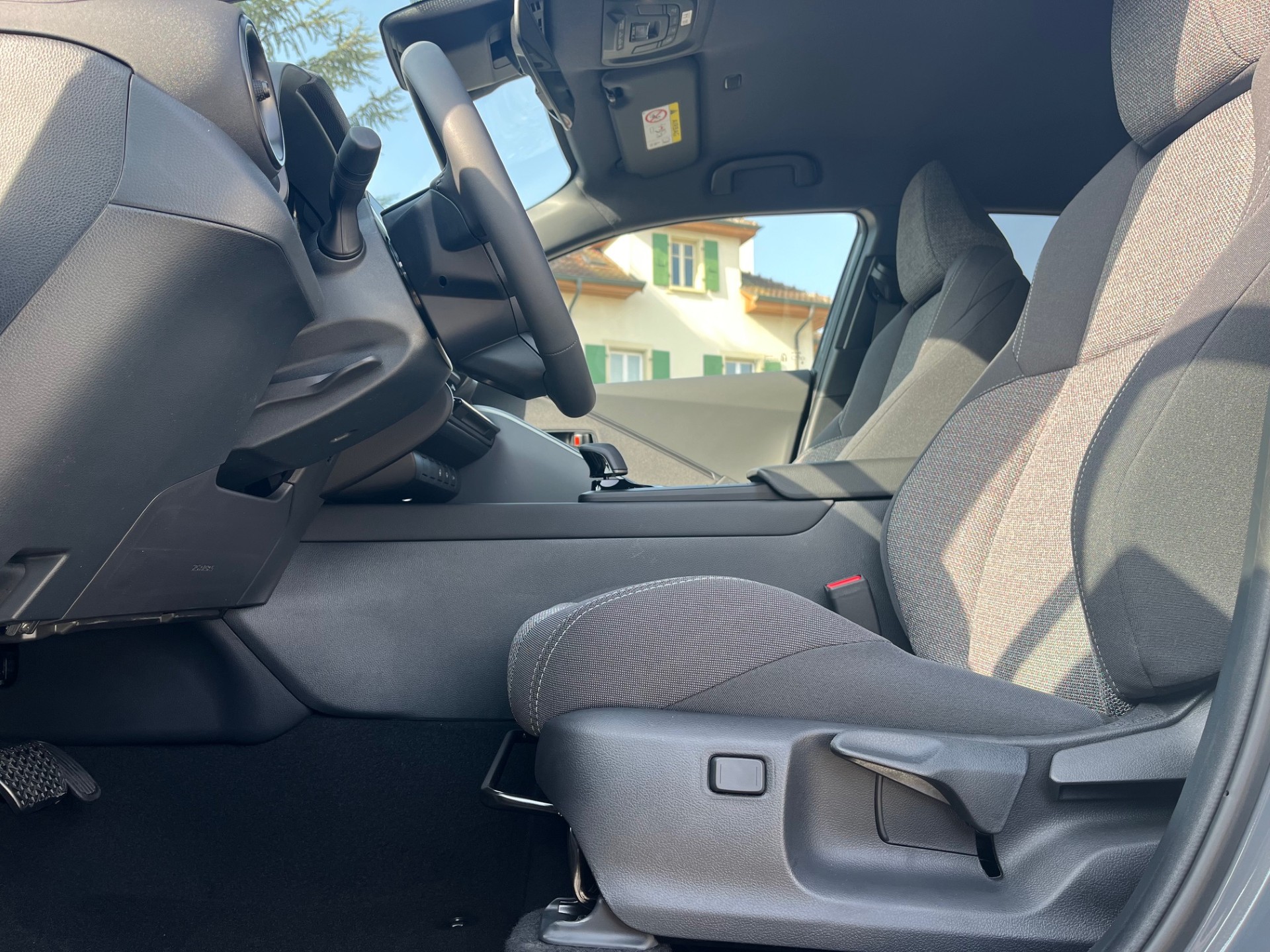 TOYOTA C-HR 1.8 HSD CVT Swiss Edition Storm Grey met. - 15