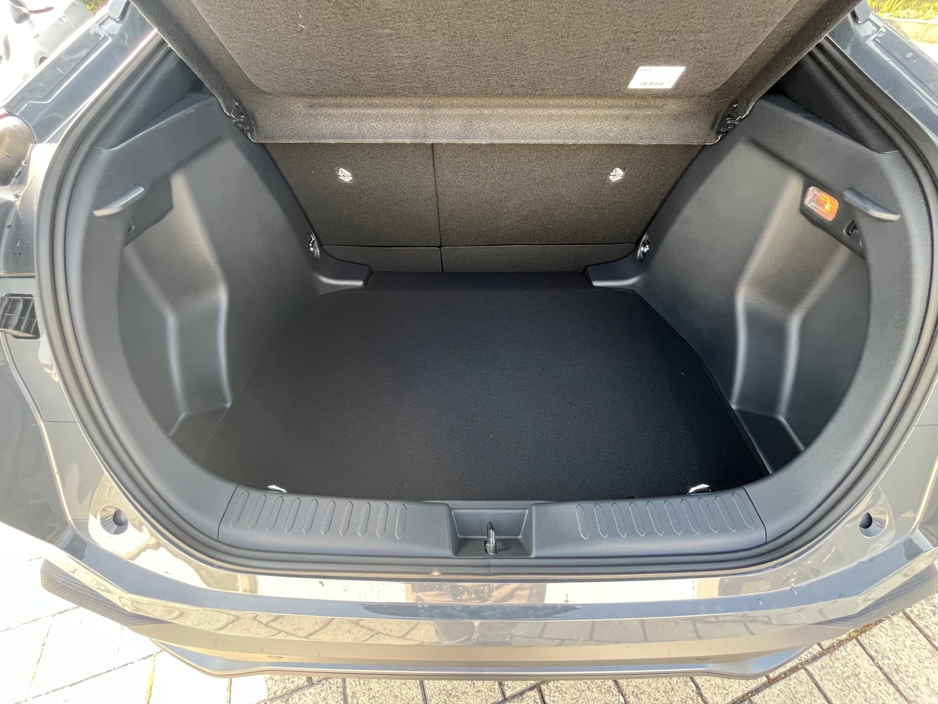 TOYOTA C-HR 1.8 HSD CVT Swiss Edition Storm Grey met. - 19