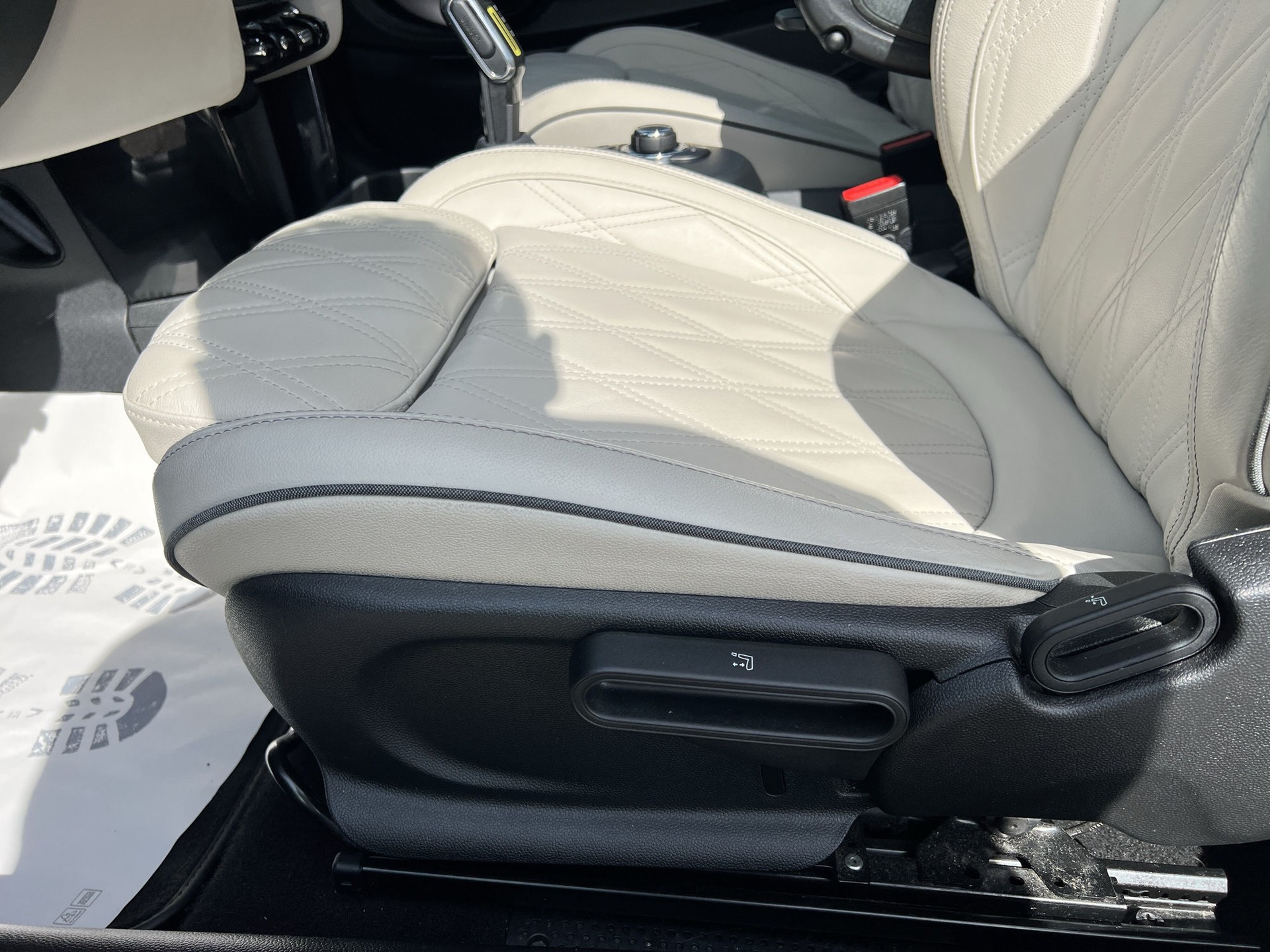 MINI Cooper SE Mosaert Edition - 18