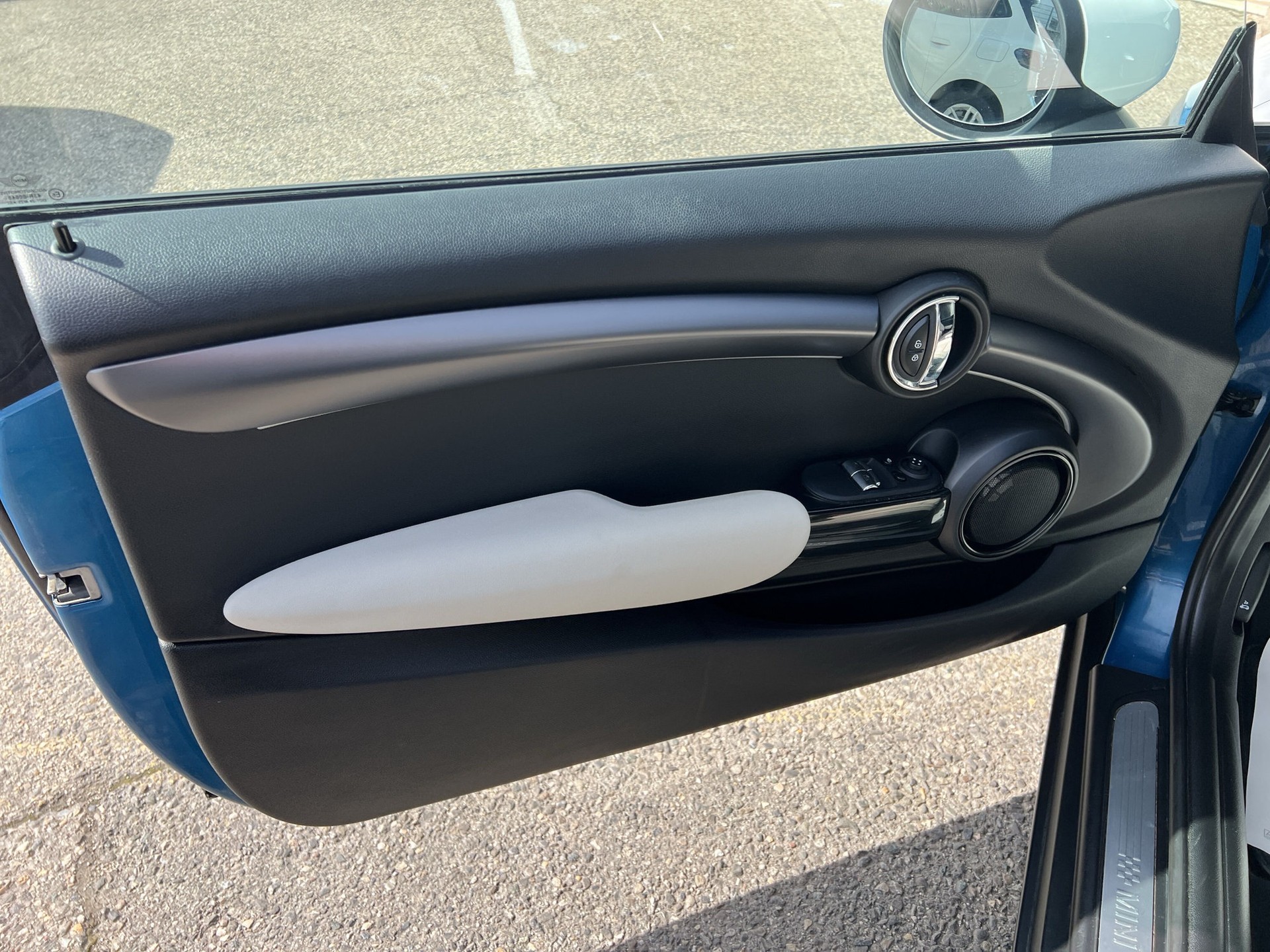 MINI Cooper SE Mosaert Edition - 16