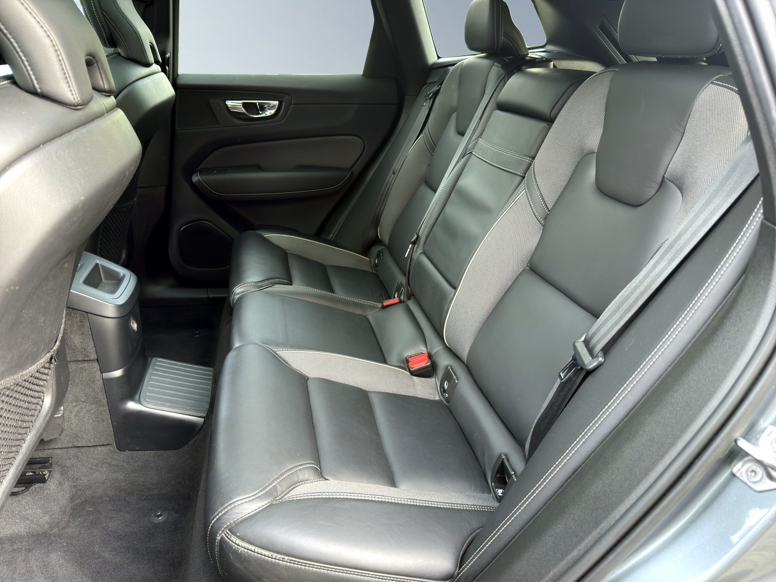 VOLVO XC60 2.0 T8 TE R-Design eAWD - 11