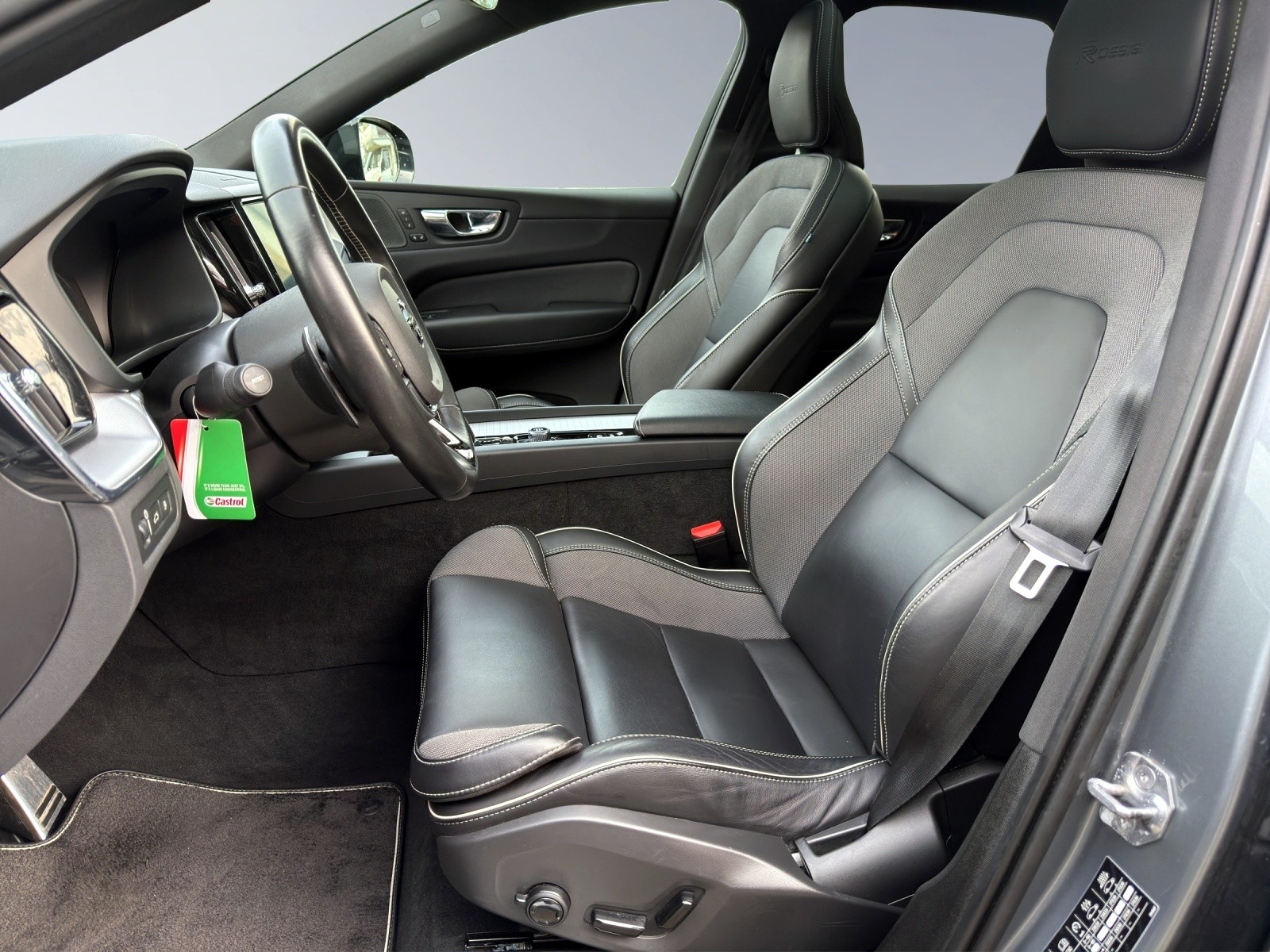 VOLVO XC60 2.0 T8 TE R-Design eAWD - 9