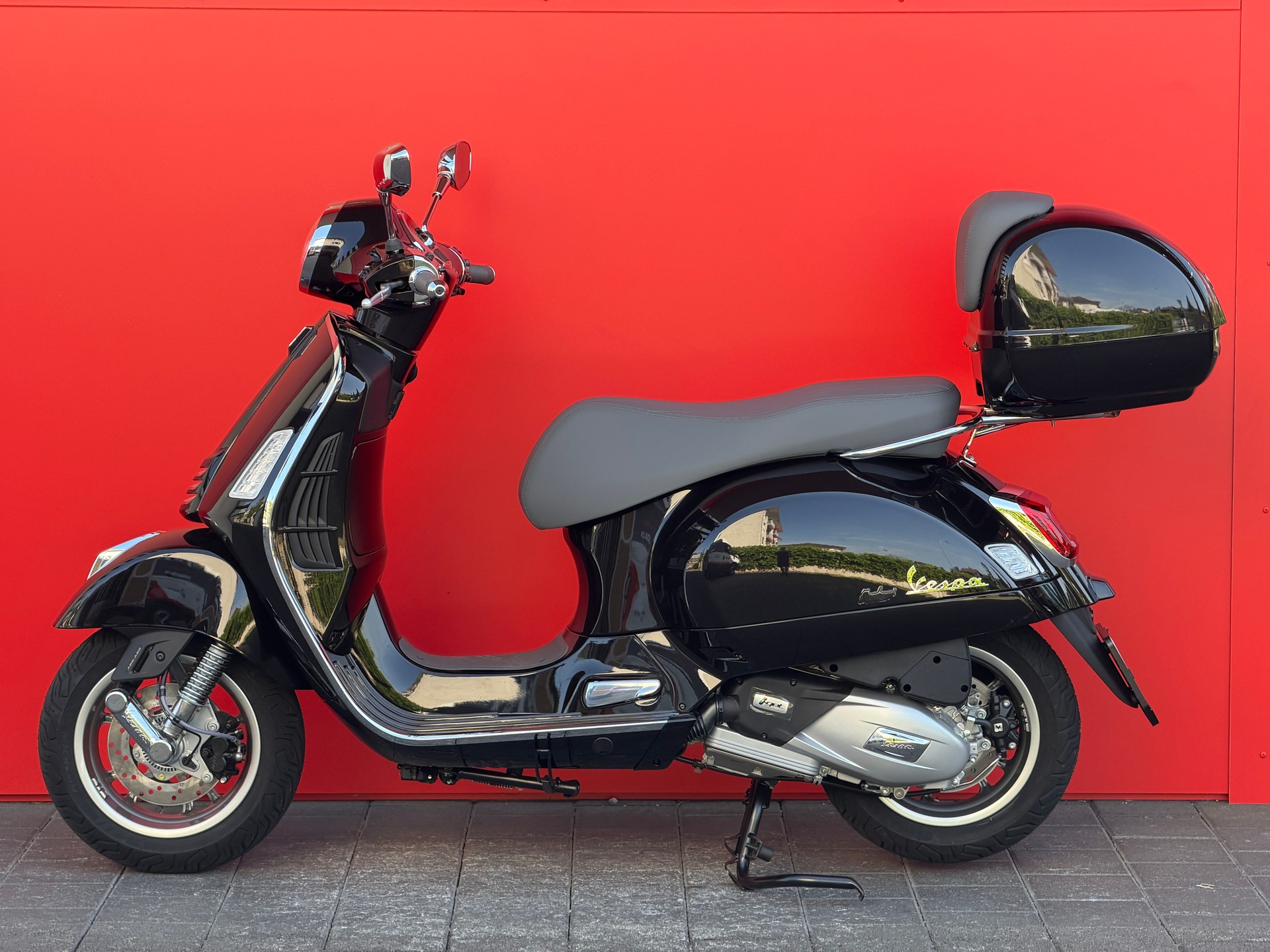PIAGGIO Vespa GTS 125 RST + GRATIS TOPCASE - 4