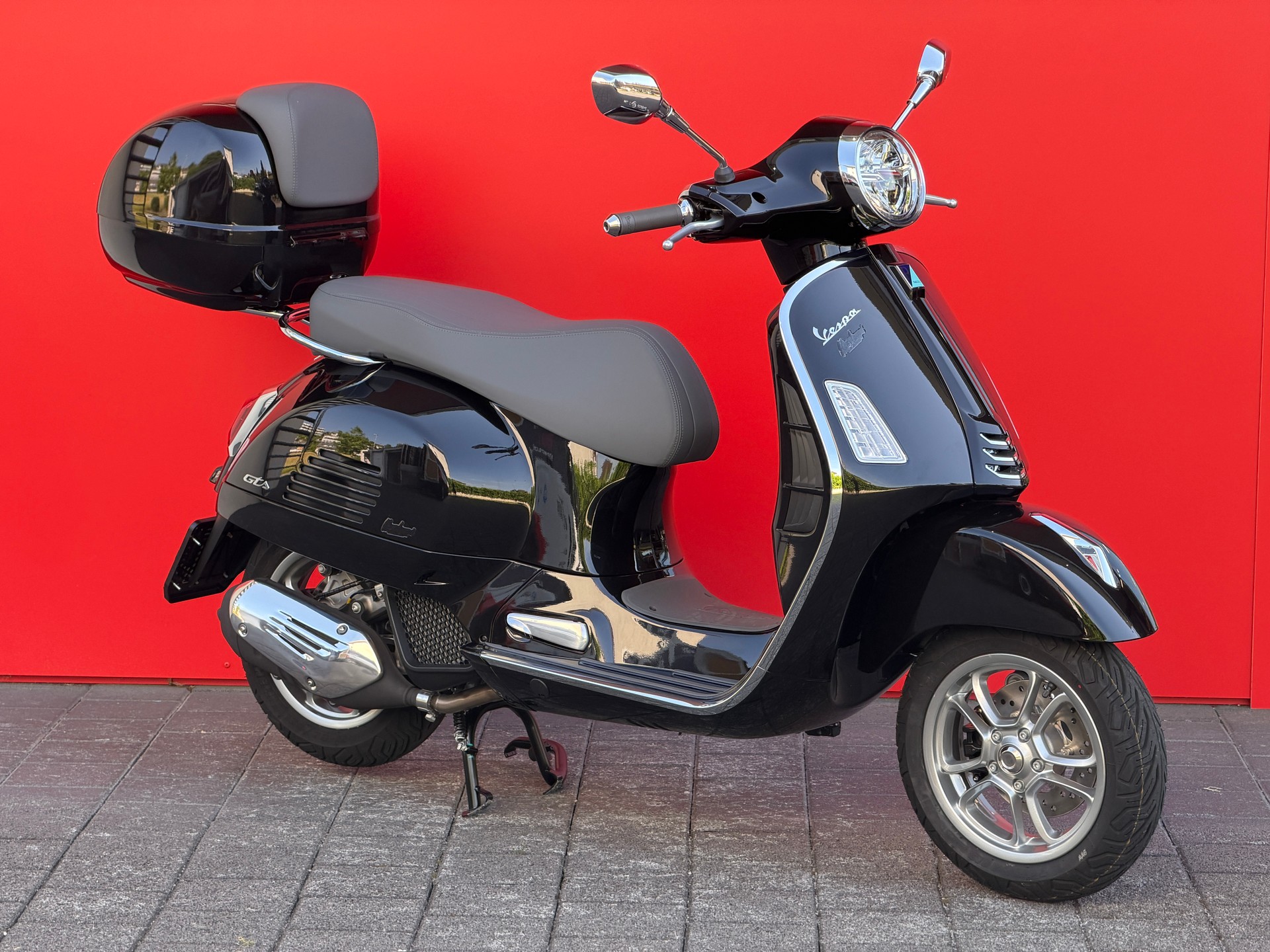 PIAGGIO Vespa GTS 125 RST + GRATIS TOPCASE - 16