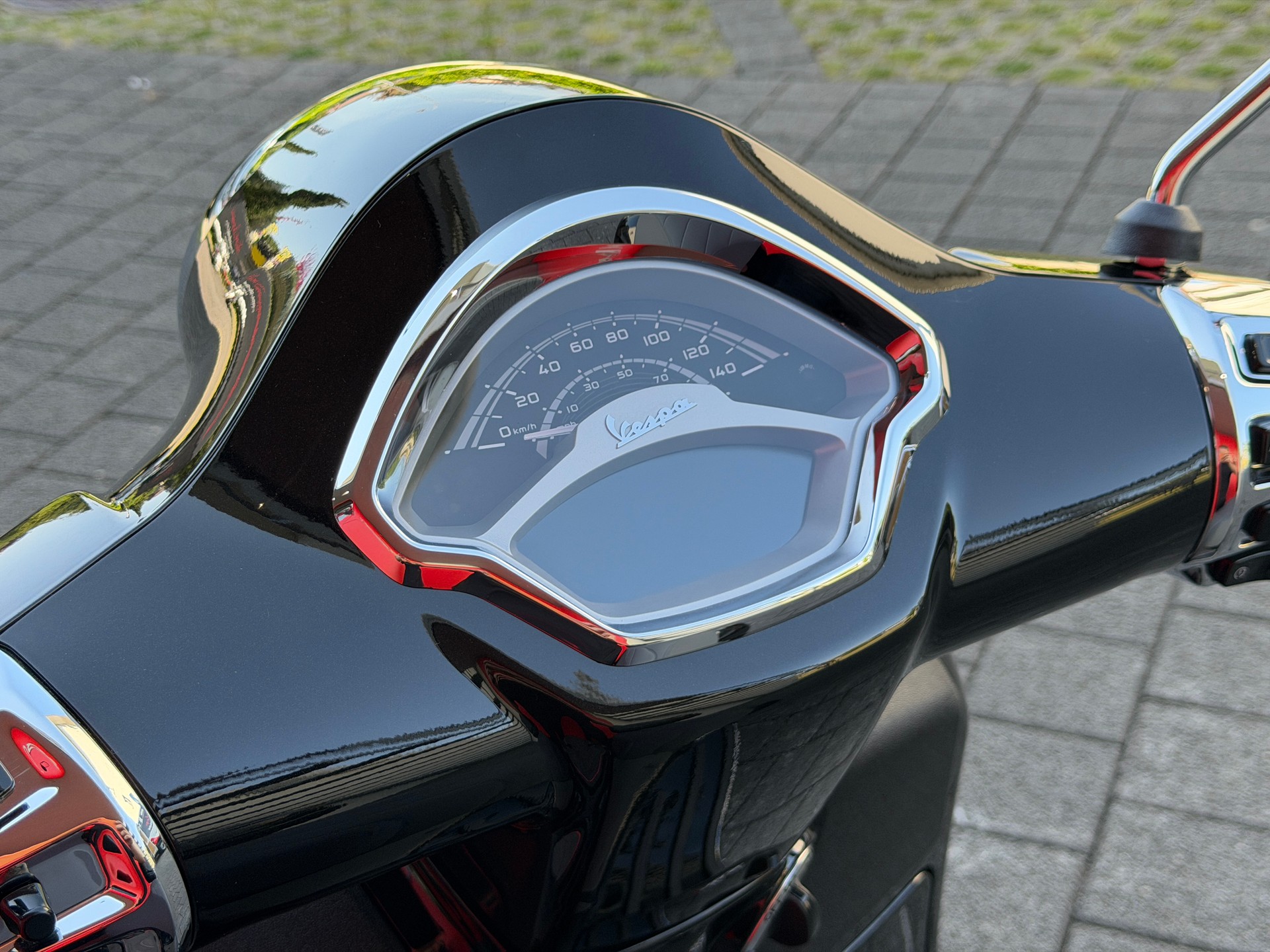 PIAGGIO Vespa GTS 125 RST + GRATIS TOPCASE - 10