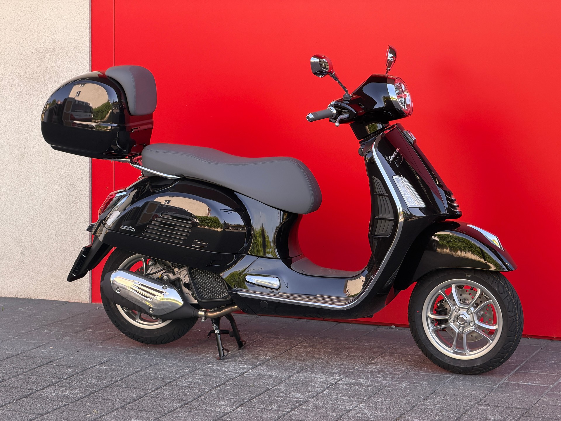 PIAGGIO Vespa GTS 125 RST + GRATIS TOPCASE - 8