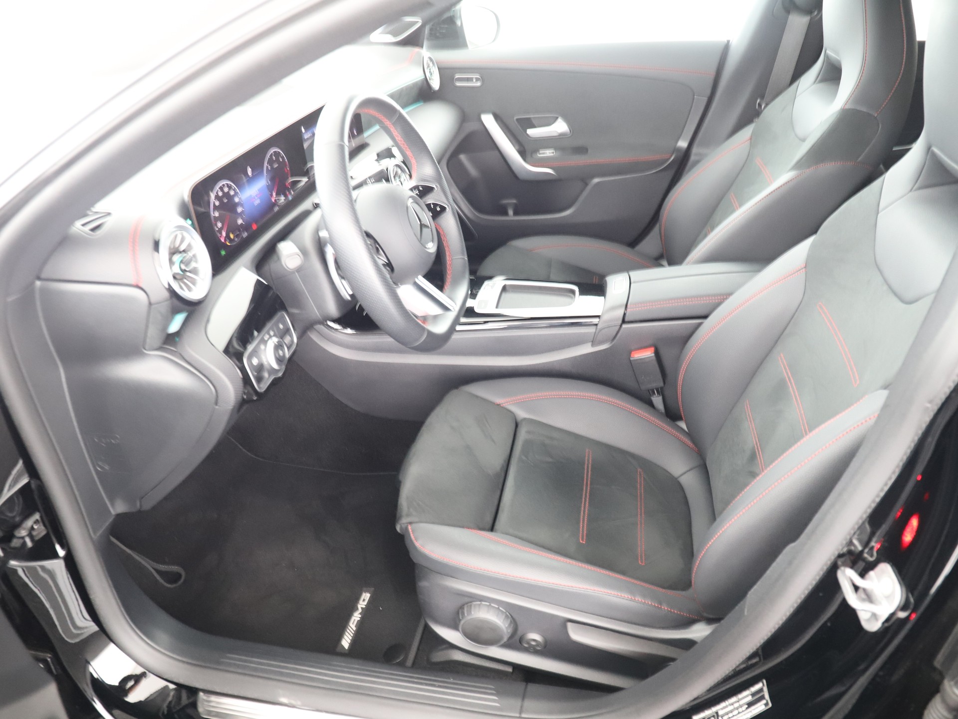MERCEDES-BENZ CLA 220 d 8G-DCT - 9