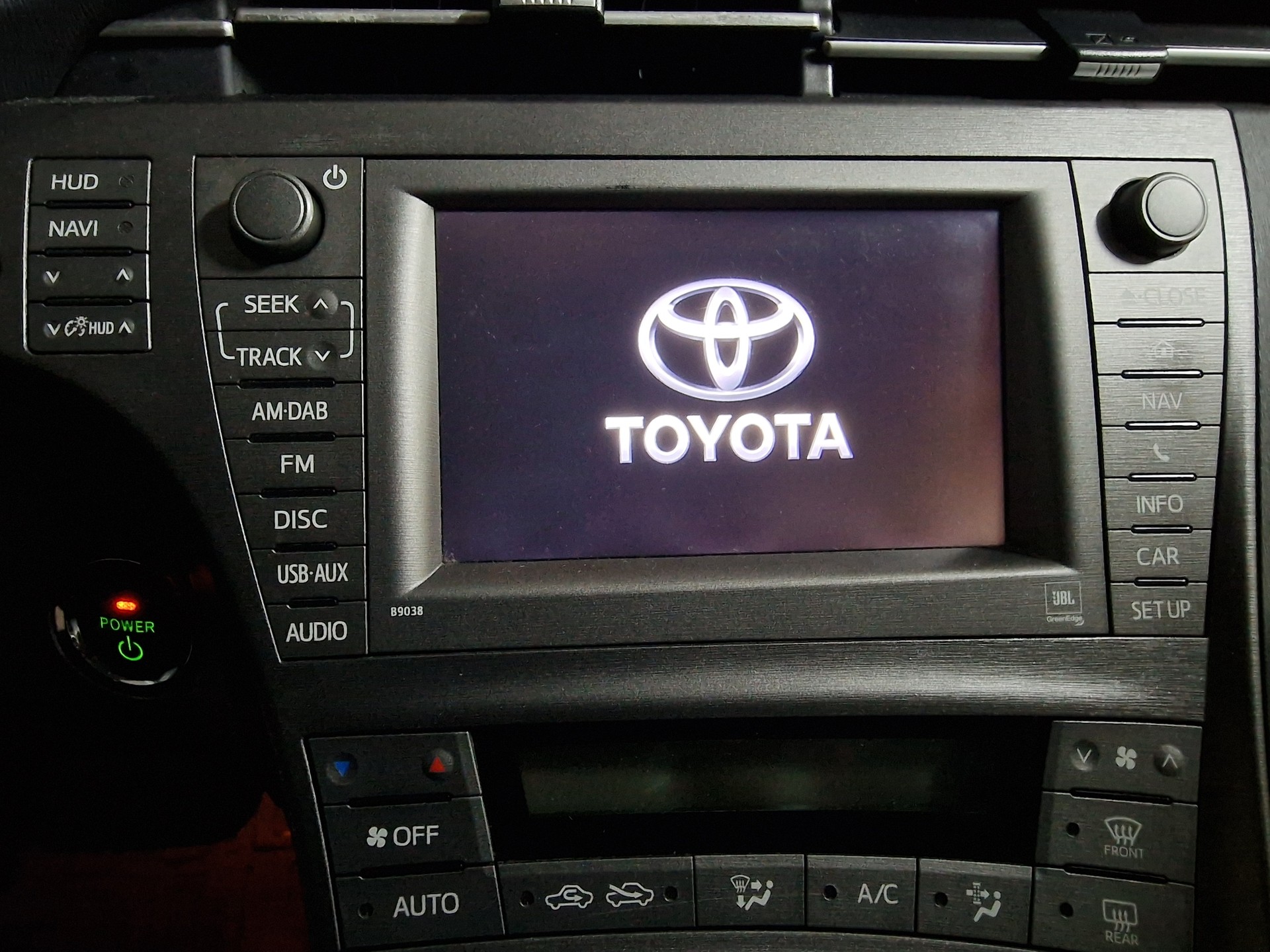 TOYOTA Prius 1.8 16V HSD Sol Premium 8x Reif Anhängku 12Mt Gara - 17