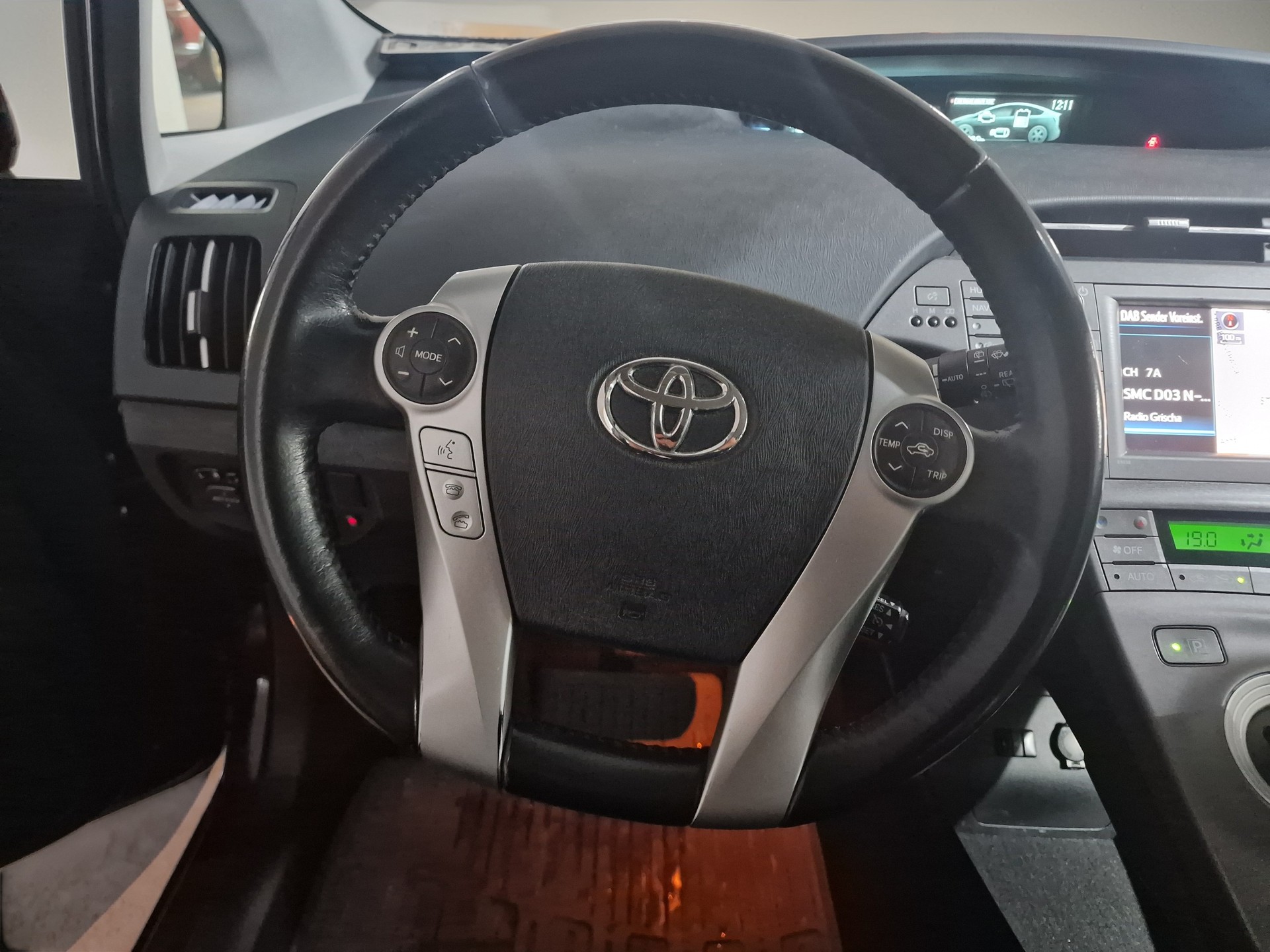 TOYOTA Prius 1.8 16V HSD Sol Premium 8x Reif Anhängku 12Mt Gara - 12