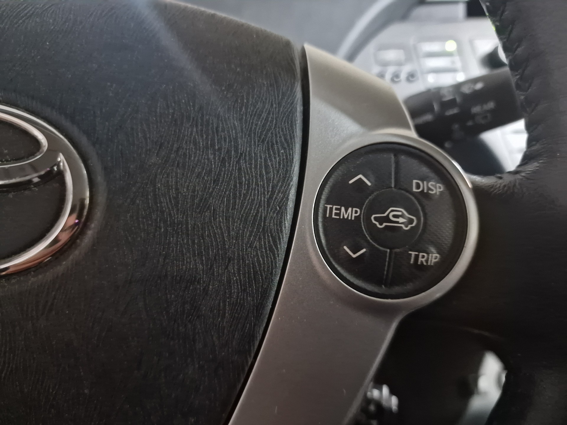 TOYOTA Prius 1.8 16V HSD Sol Premium 8x Reif Anhängku 12Mt Gara - 14