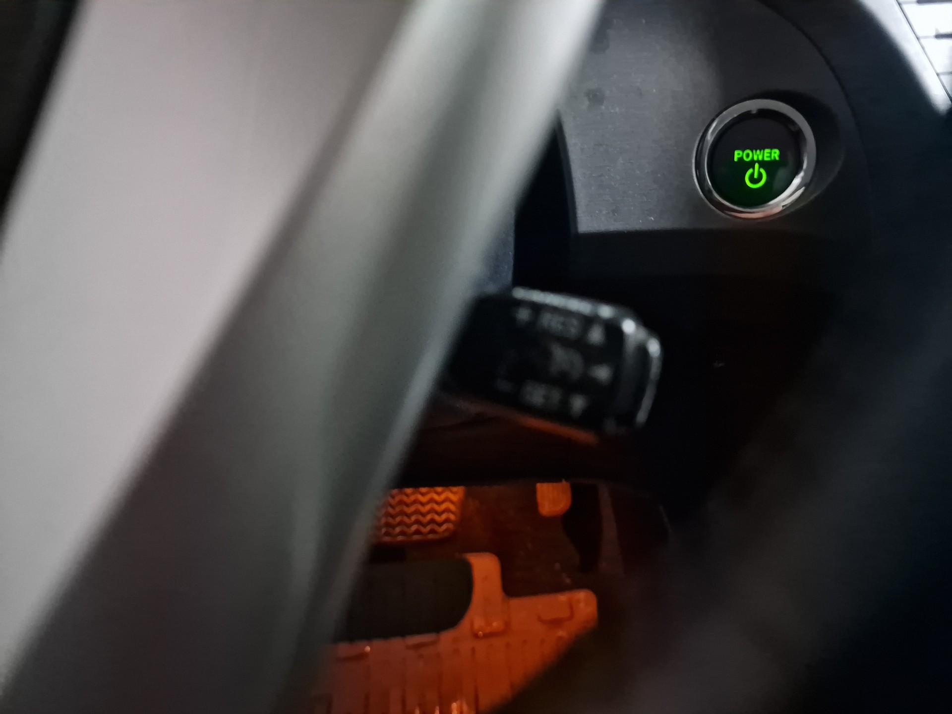 TOYOTA Prius 1.8 16V HSD Sol Premium 8x Reif Anhängku 12Mt Gara - 15