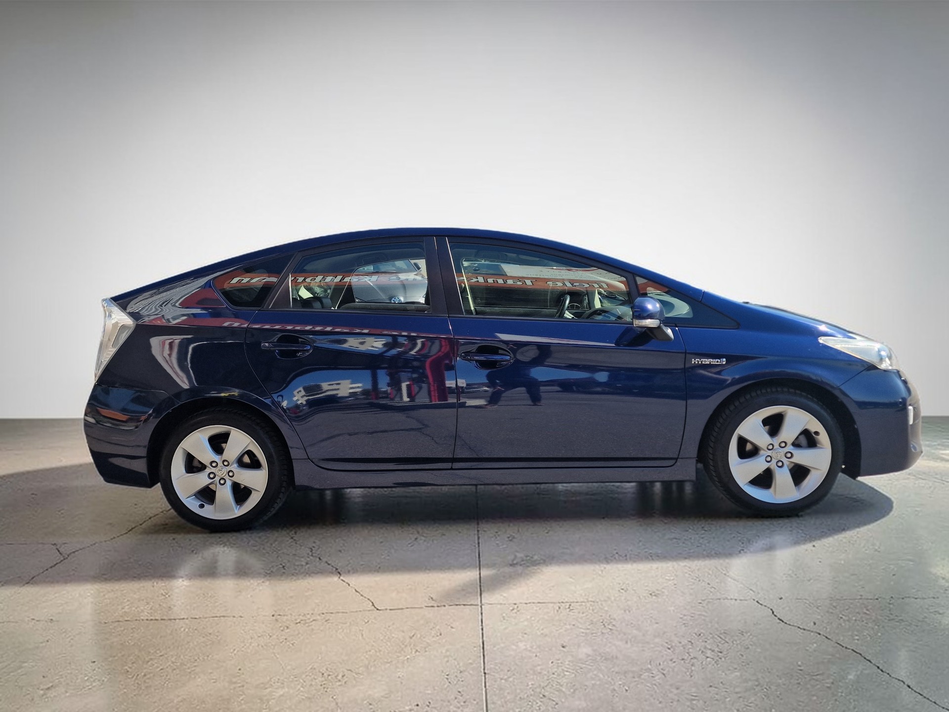 TOYOTA Prius 1.8 16V HSD Sol Premium 8x Reif Anhängku 12Mt Gara