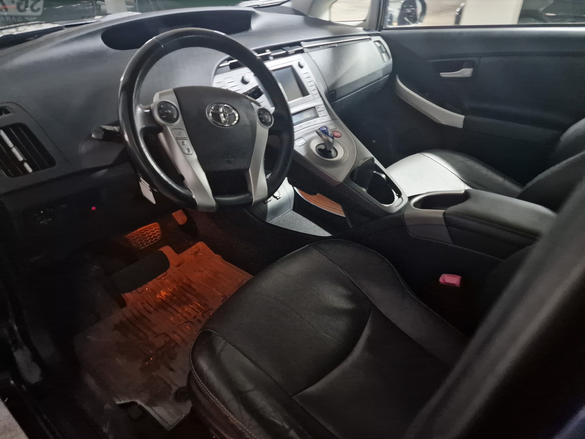 TOYOTA Prius 1.8 16V HSD Sol Premium 8x Reif Anhängku 12Mt Gara - 10