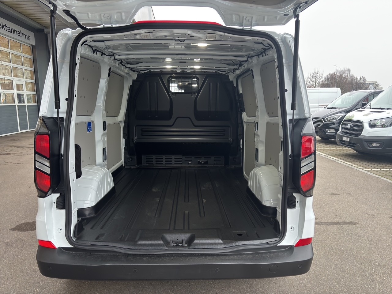 FORD Transit C Van 320 L1 2.0 EcoBlue 136 Trend - 9