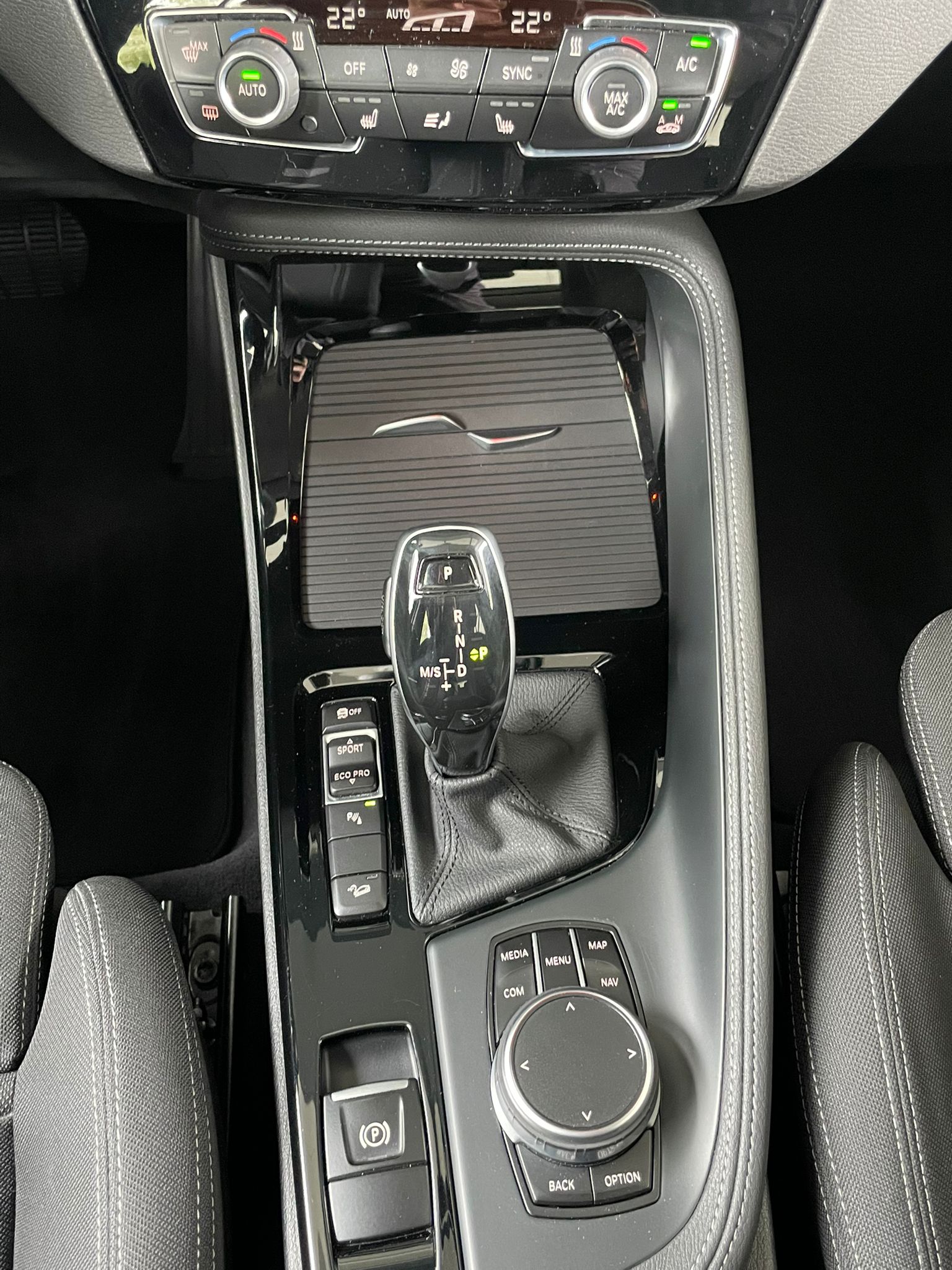 BMW X1 18d xDrive SAG-8