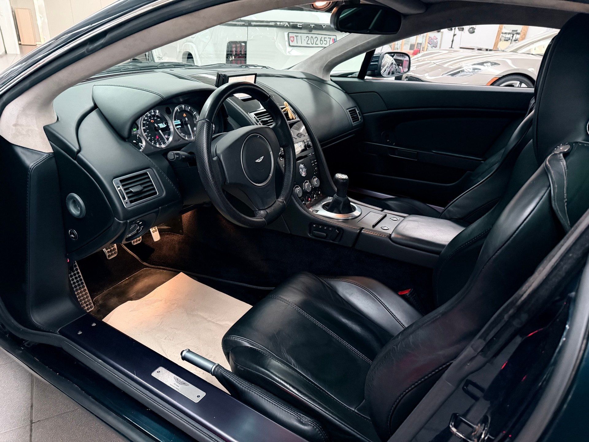 ASTON MARTIN V8 Vantage 4.3 - 5