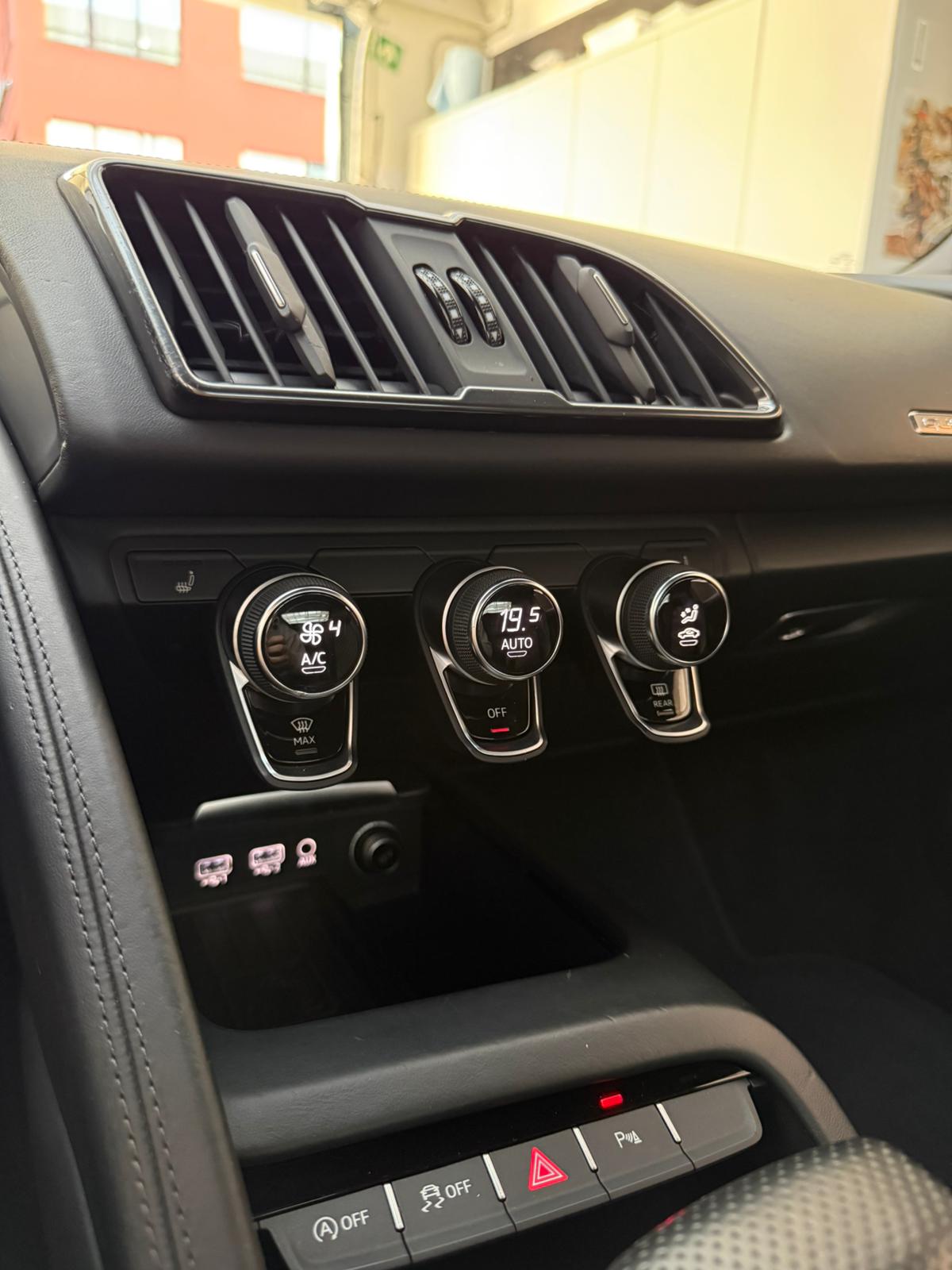 AUDI R8 Spyder 5.2 S-Tronic Quattro - 13