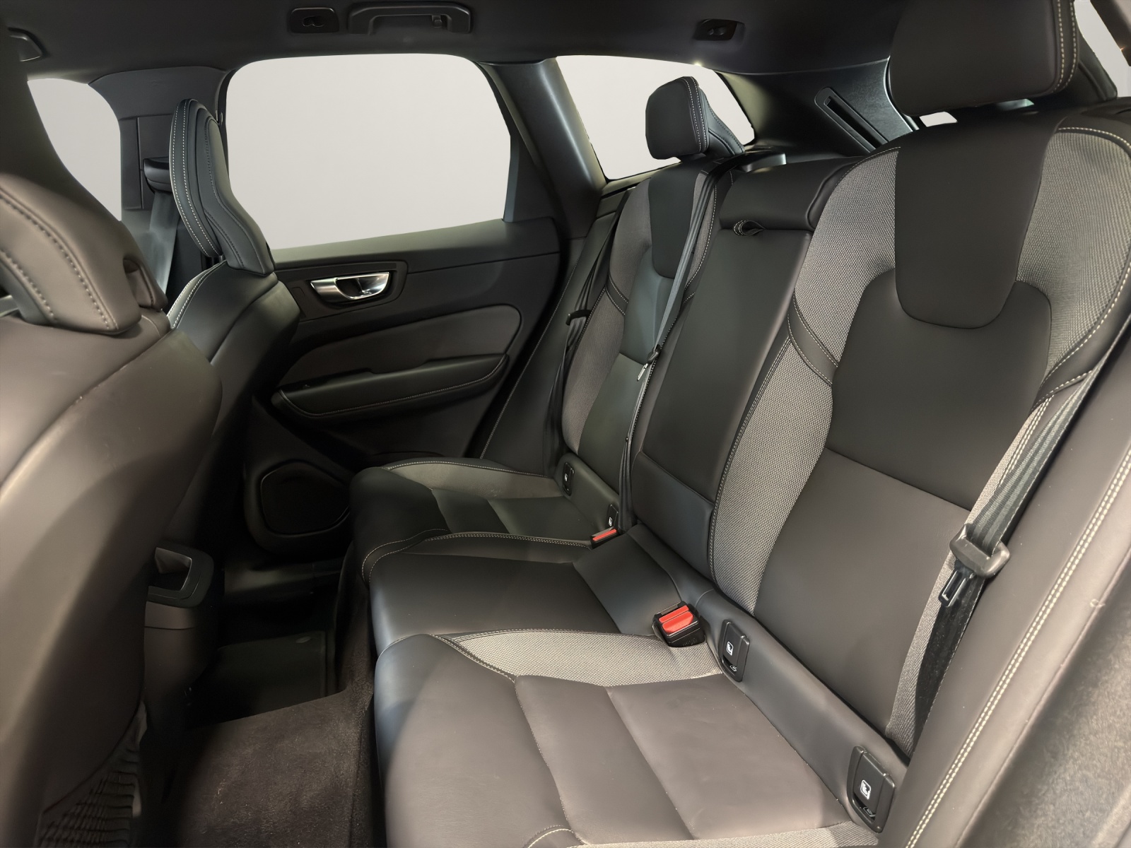 VOLVO XC60 2.0 B5 MH Plus Dark AWD - 14