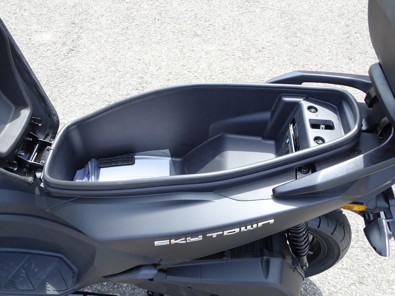 KYMCO Sky Town 125 Topcase - 7