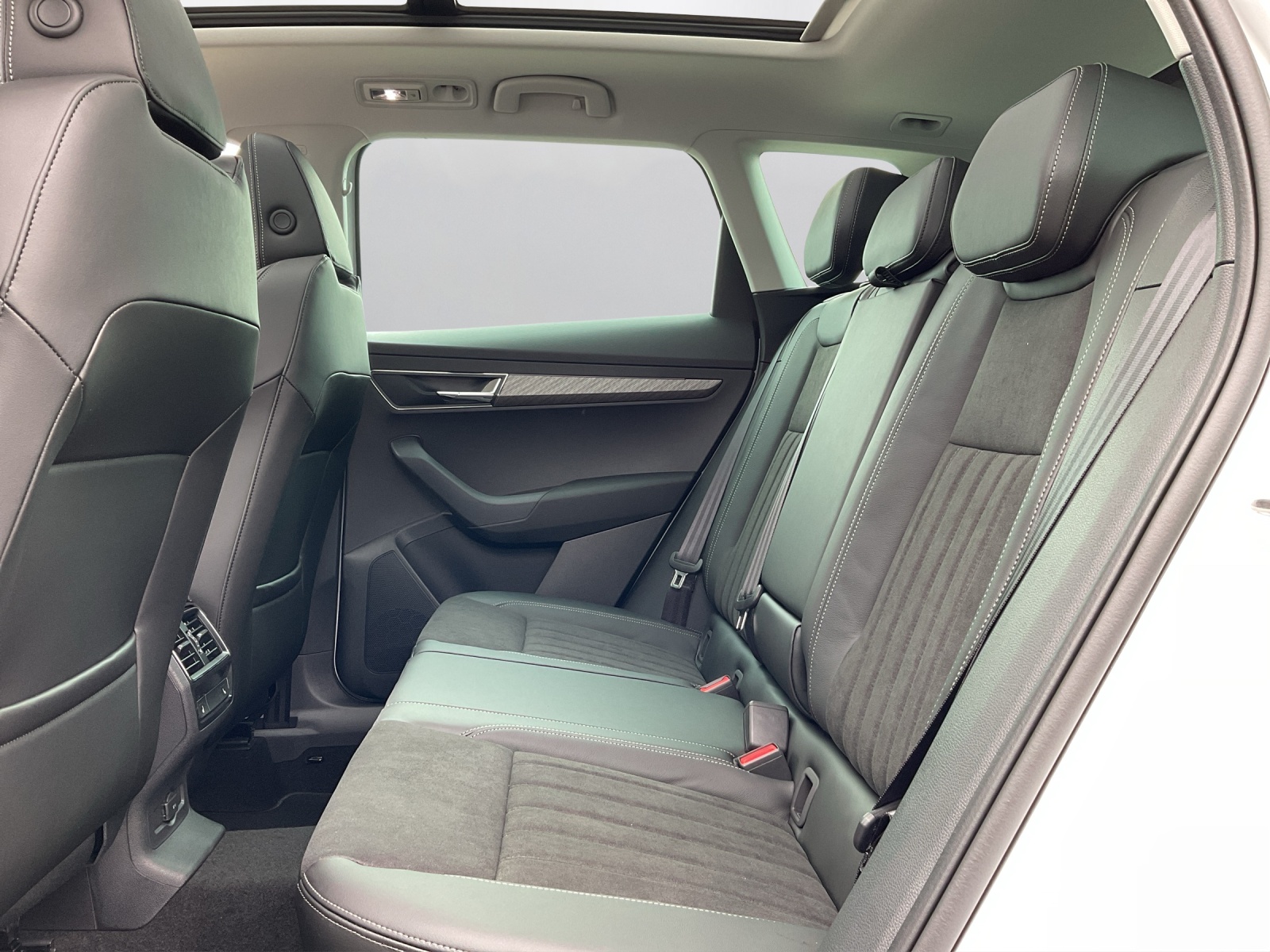 SKODA Karoq 1.5 TSI Dynamic DSG - 11