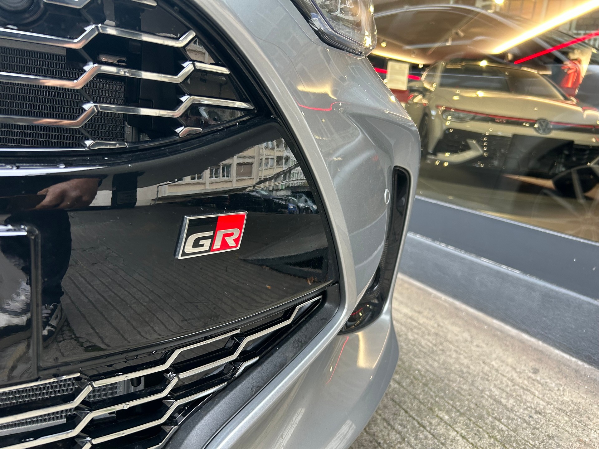 TOYOTA Yaris 1.5 GR Sport e-CVT - 5