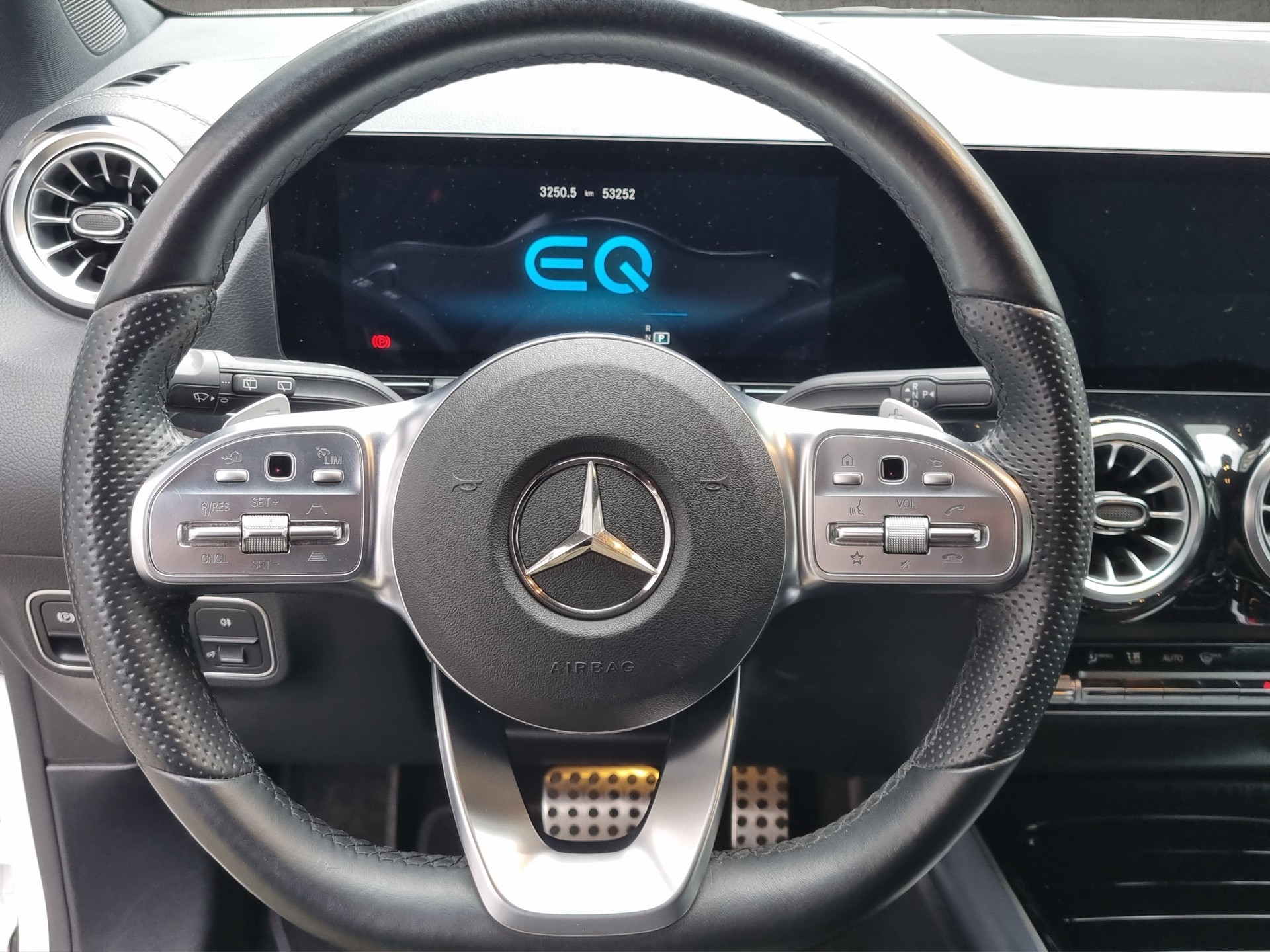 MERCEDES-BENZ EQA 350 Swiss Star AMG Line 4matic - 10