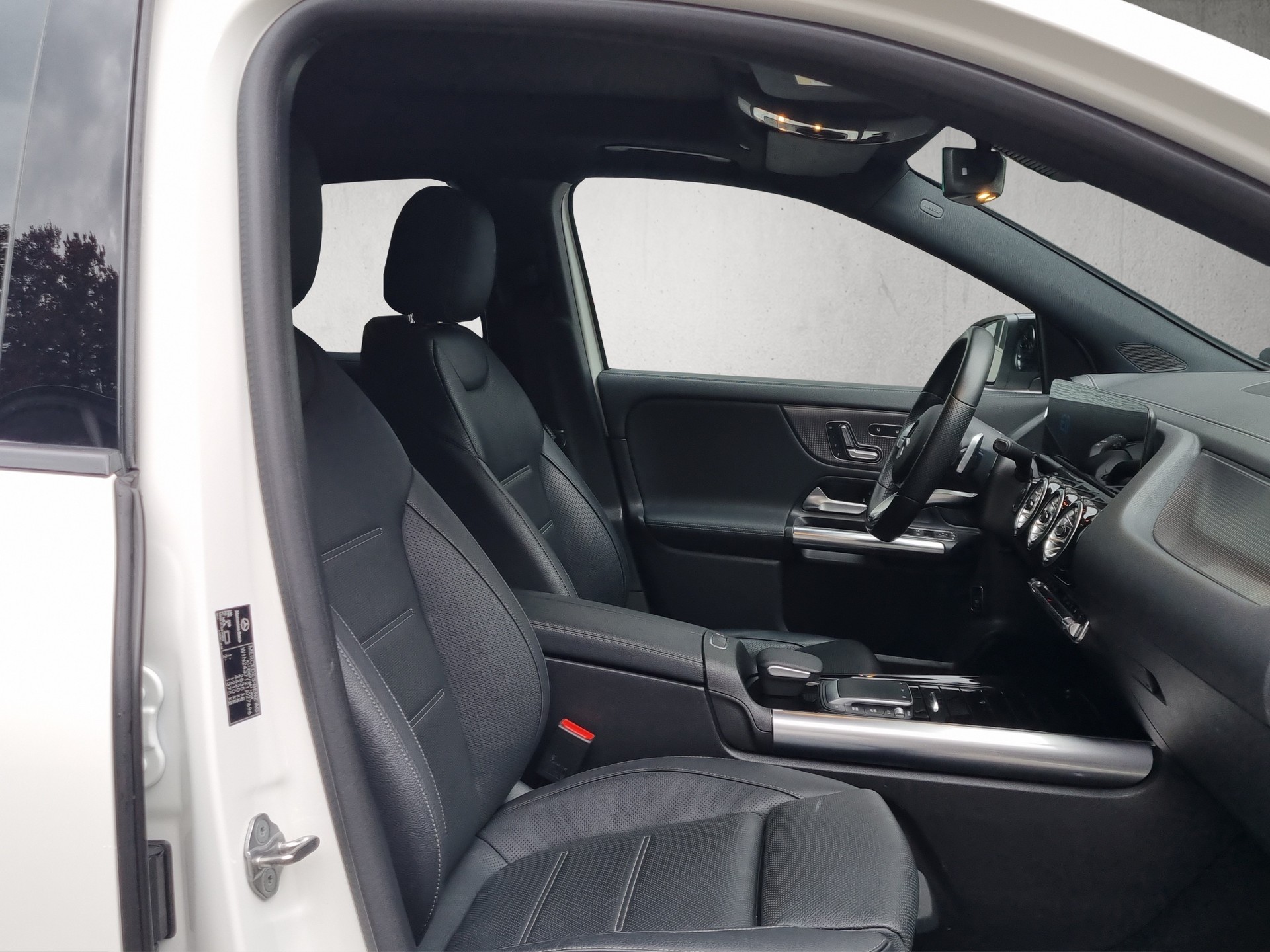 MERCEDES-BENZ EQA 350 Swiss Star AMG Line 4matic - 13