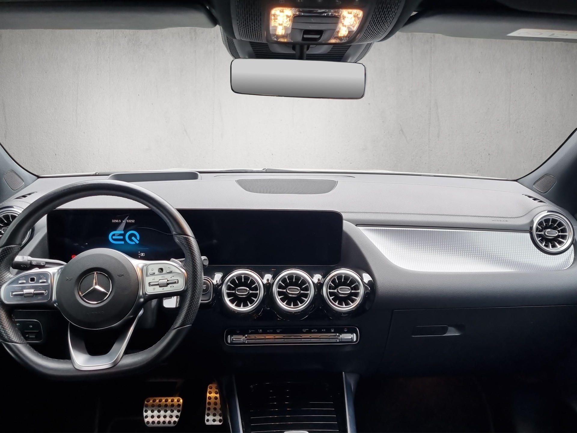 MERCEDES-BENZ EQA 350 Swiss Star AMG Line 4matic - 12