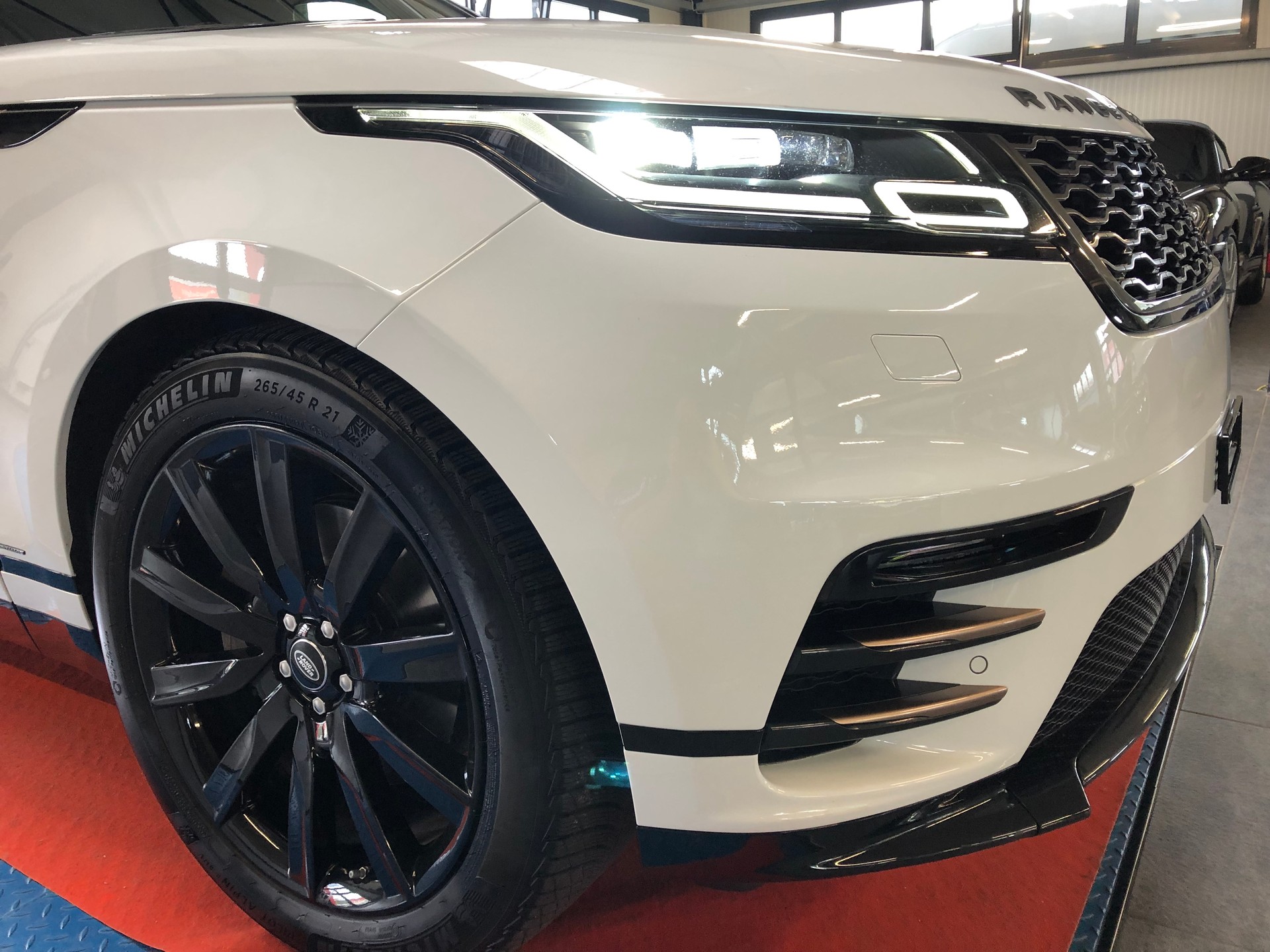 LAND ROVER Range Rover Velar R-Dynamic D 300 S Automatic - 2
