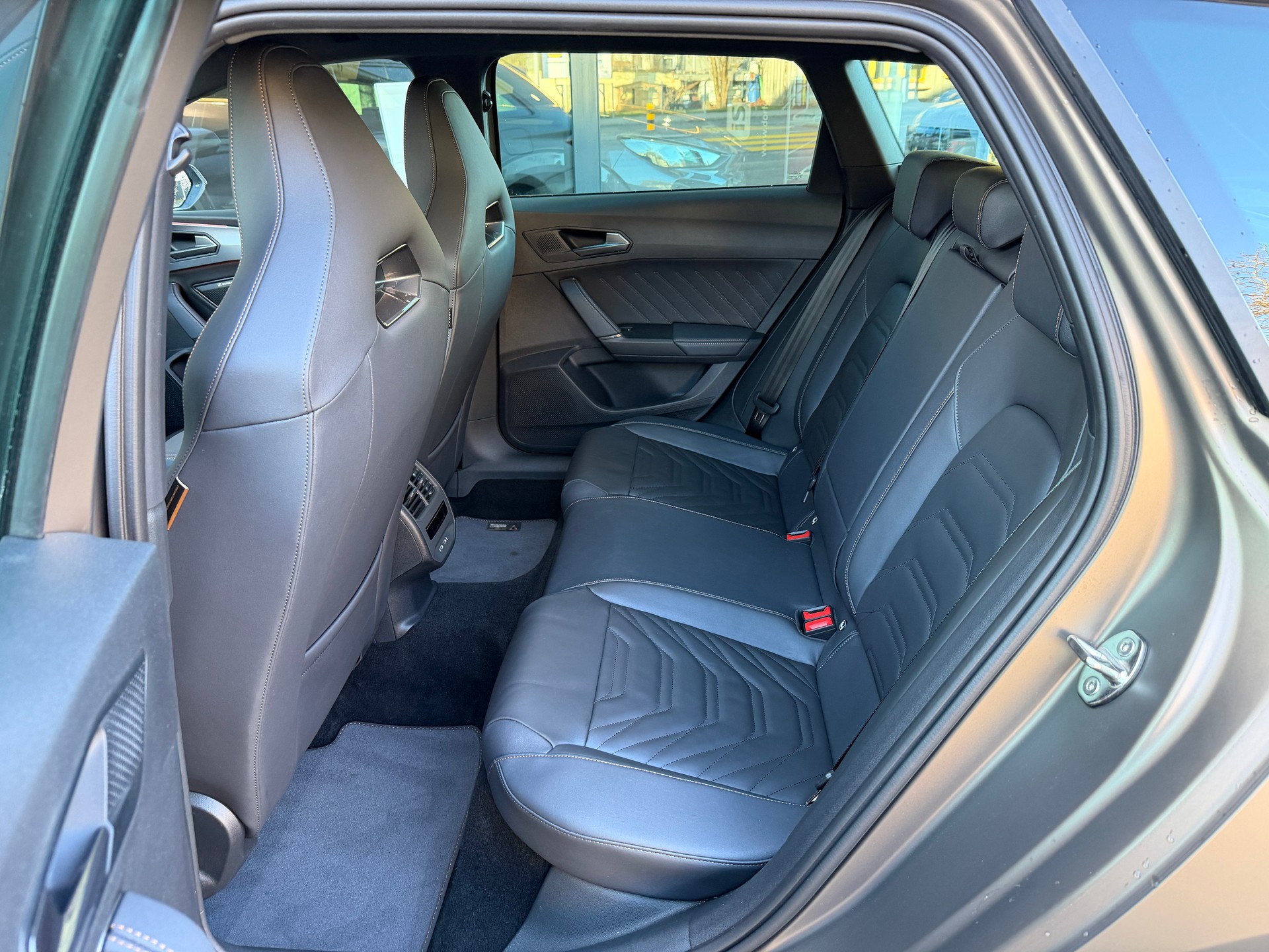 CUPRA LEON ST 2.0 TSI VZ DSG 4Drive - 9