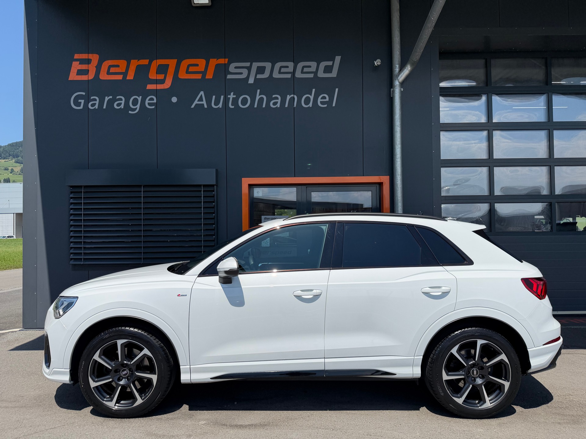 AUDI Q3 40 TFSI S line quattro S-tronic - 2