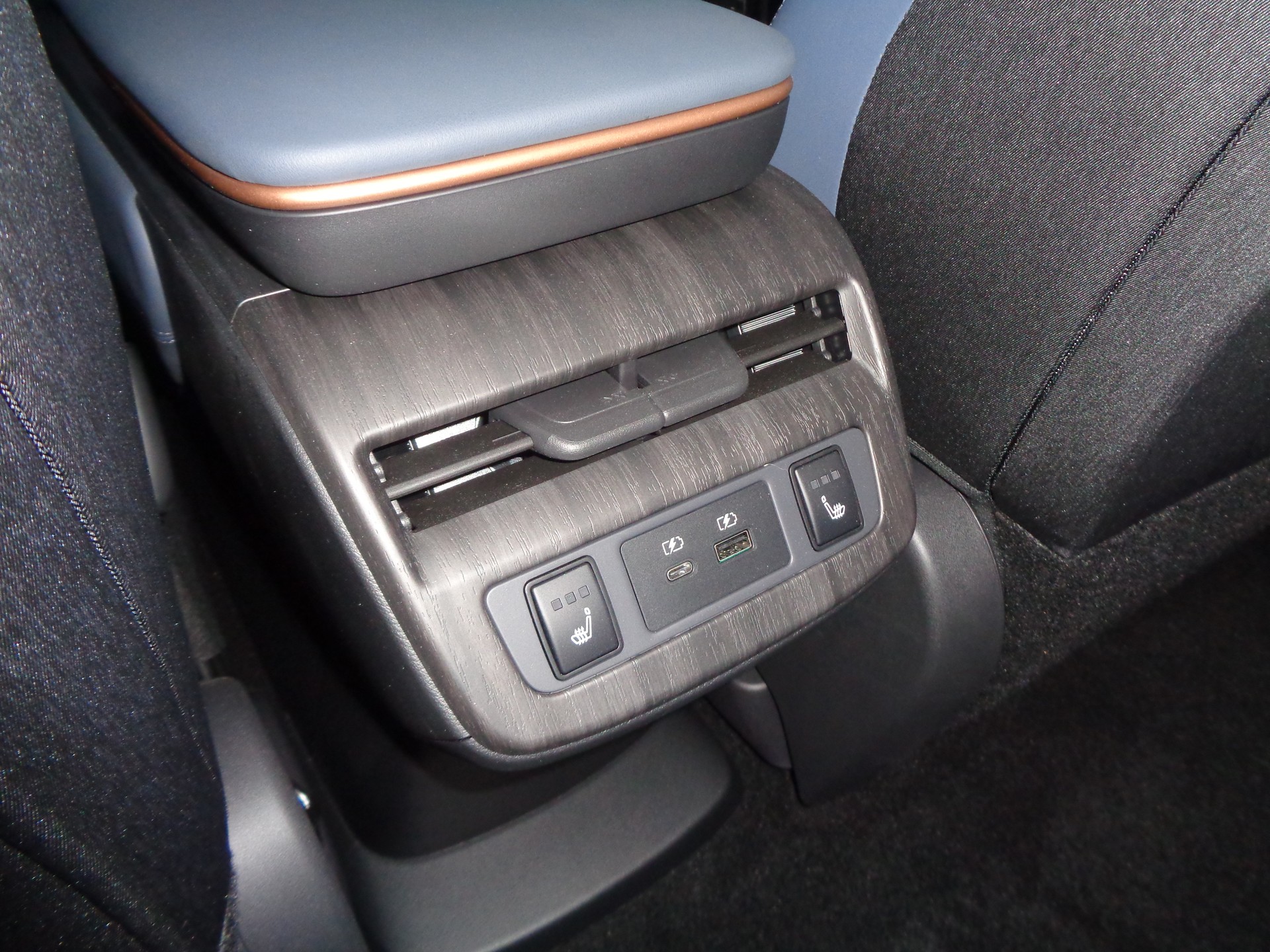 NISSAN Ariya 87 kWh Evolve - 17