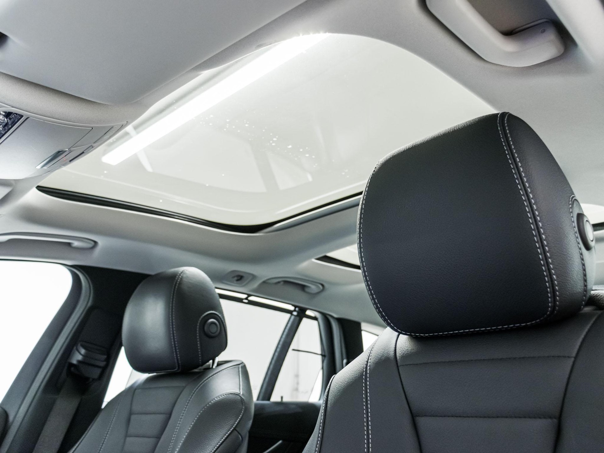 MERCEDES-BENZ E 220 d 4MATIC T-Modell - 9