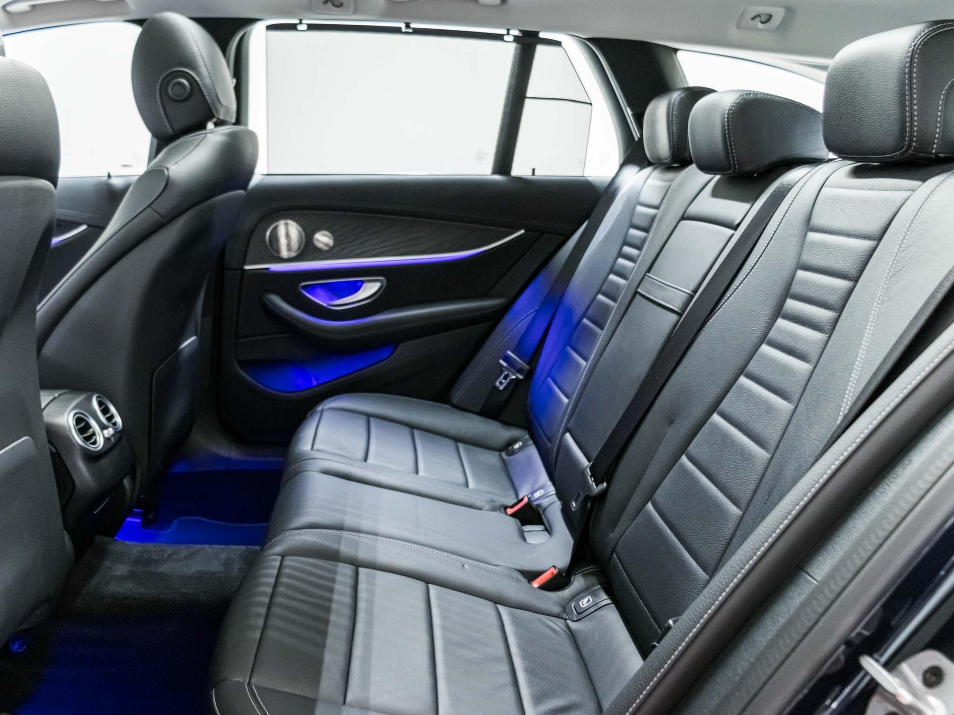 MERCEDES-BENZ E 220 d 4MATIC T-Modell - 8