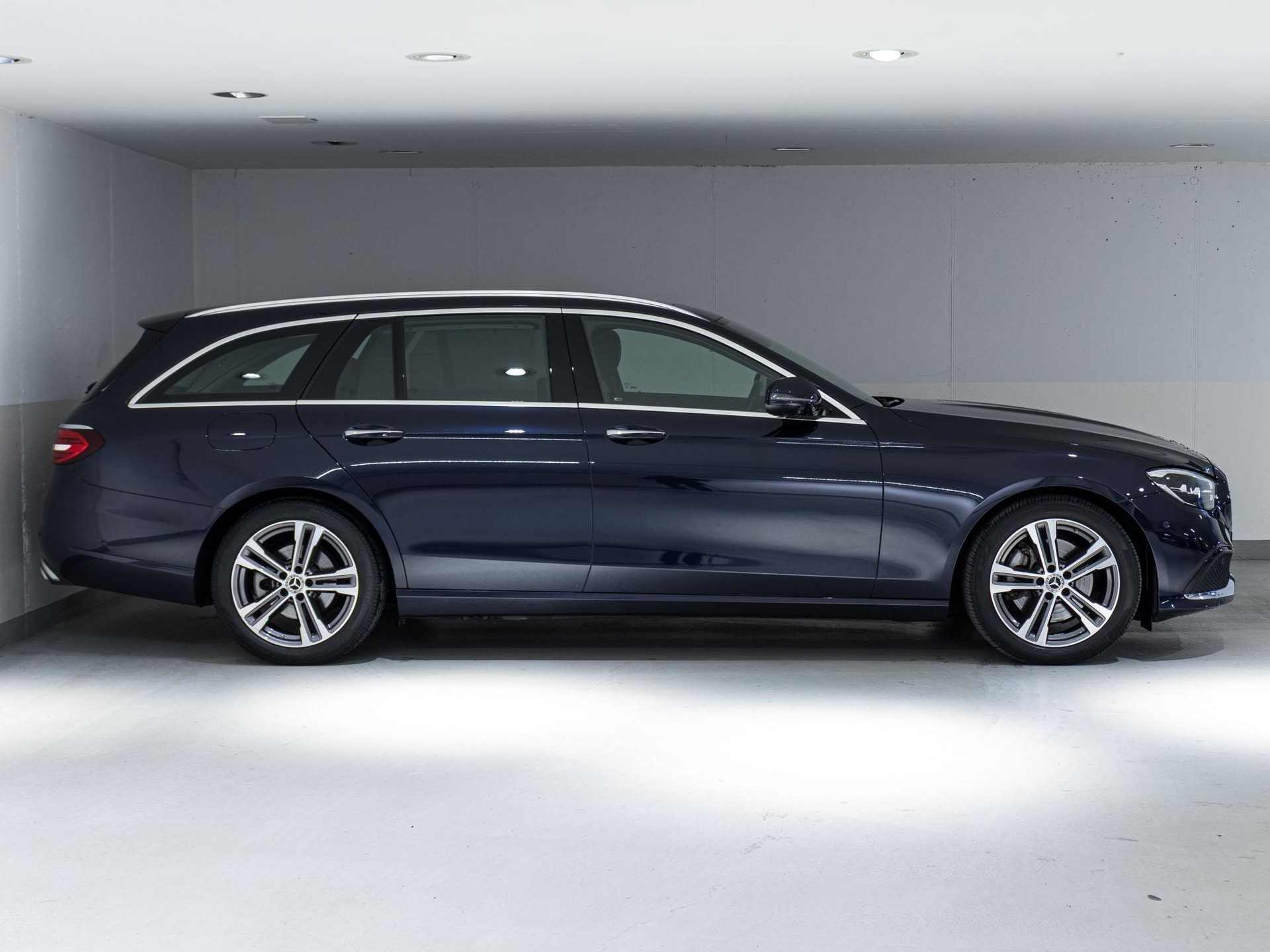 MERCEDES-BENZ E 220 d 4MATIC T-Modell - 2