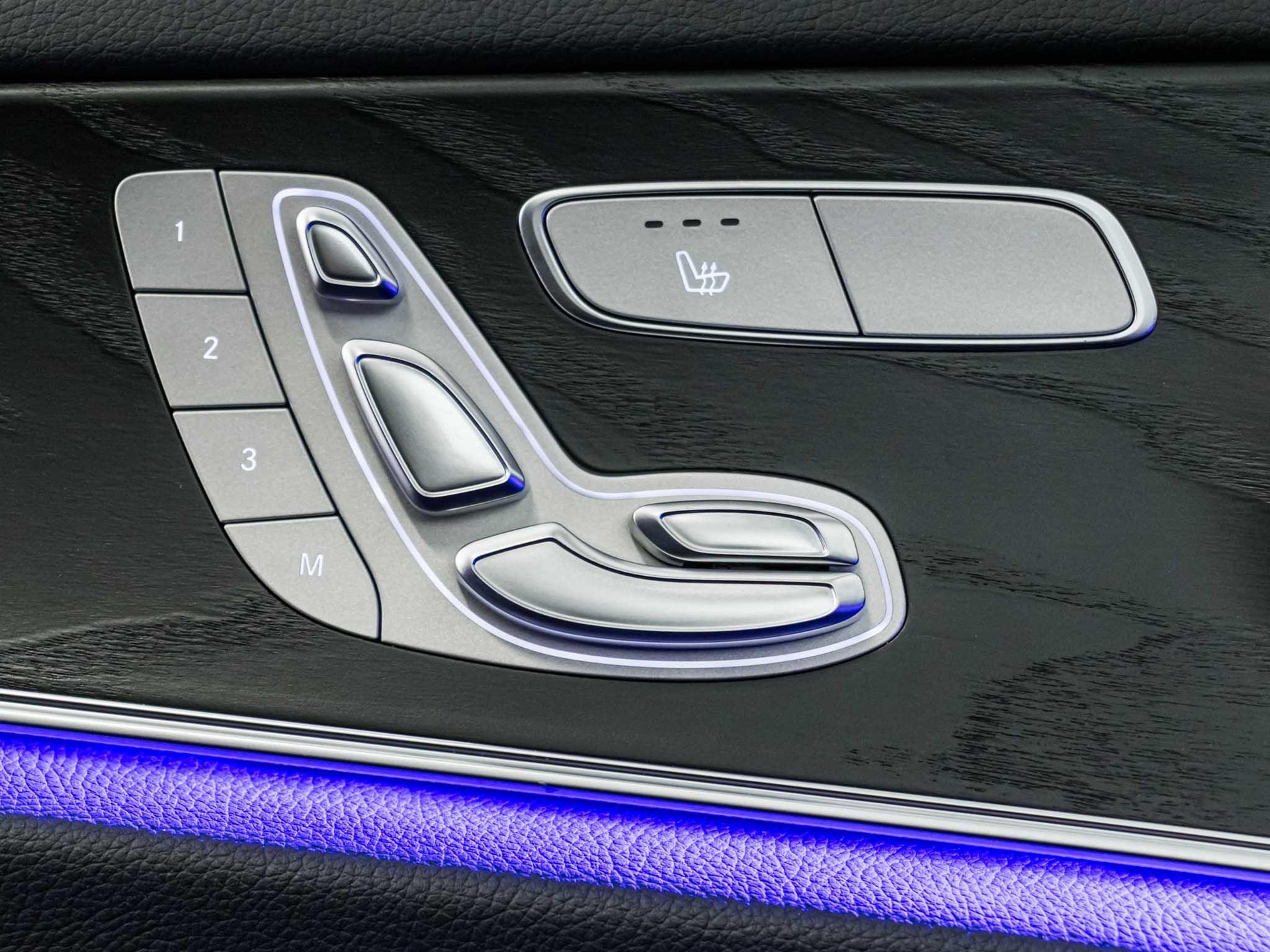 MERCEDES-BENZ E 220 d 4MATIC T-Modell - 13