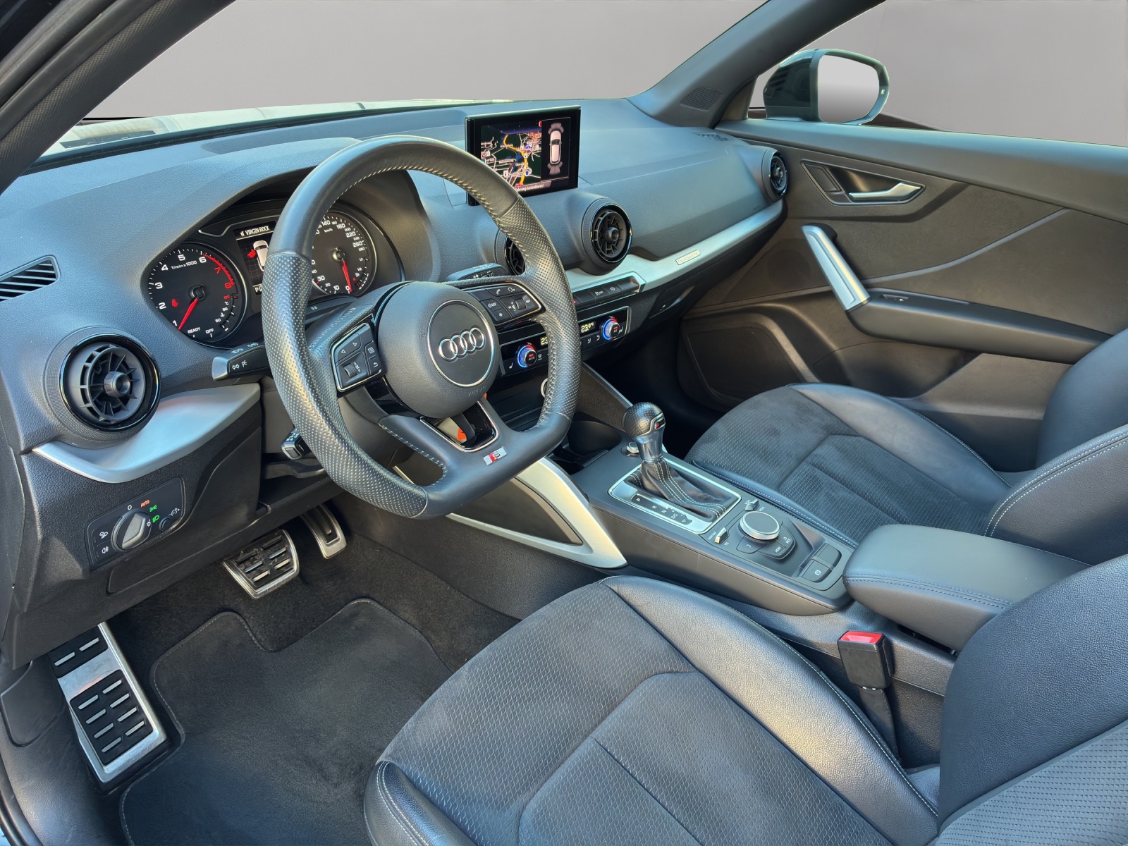 AUDI Q2 2.0 TFSI sport quattro S-tronic - 10