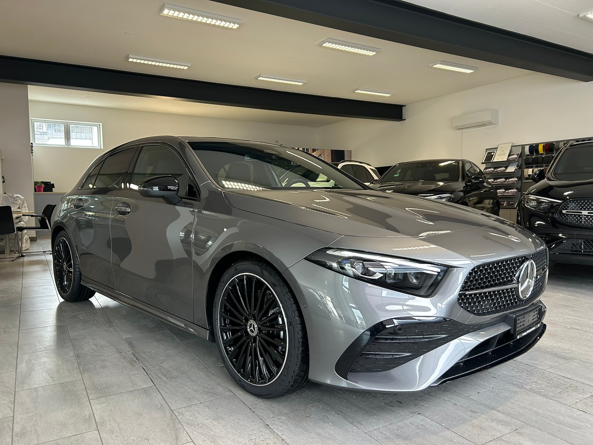 MERCEDES-BENZ A 220 4Matic 8G-DCT - 2