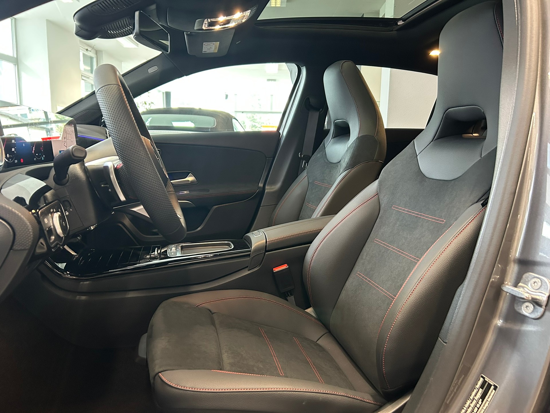 MERCEDES-BENZ A 220 4Matic 8G-DCT - 11