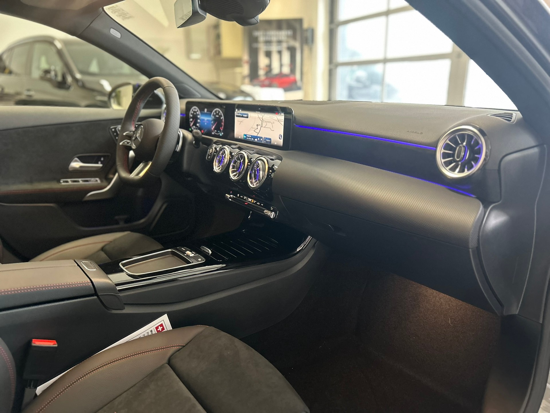 MERCEDES-BENZ A 220 4Matic 8G-DCT - 12