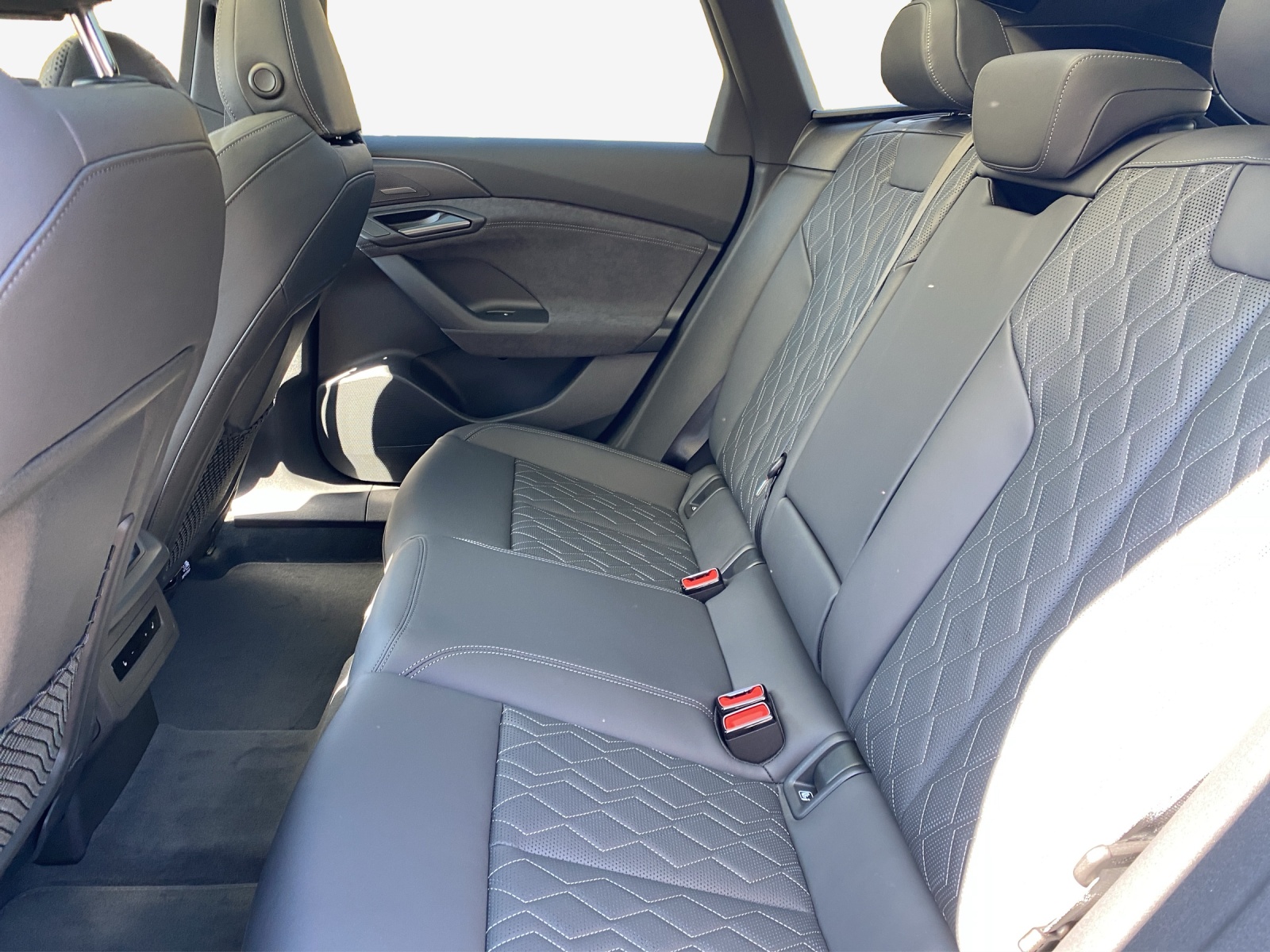 AUDI S6 Avant e-tron quattro - 12