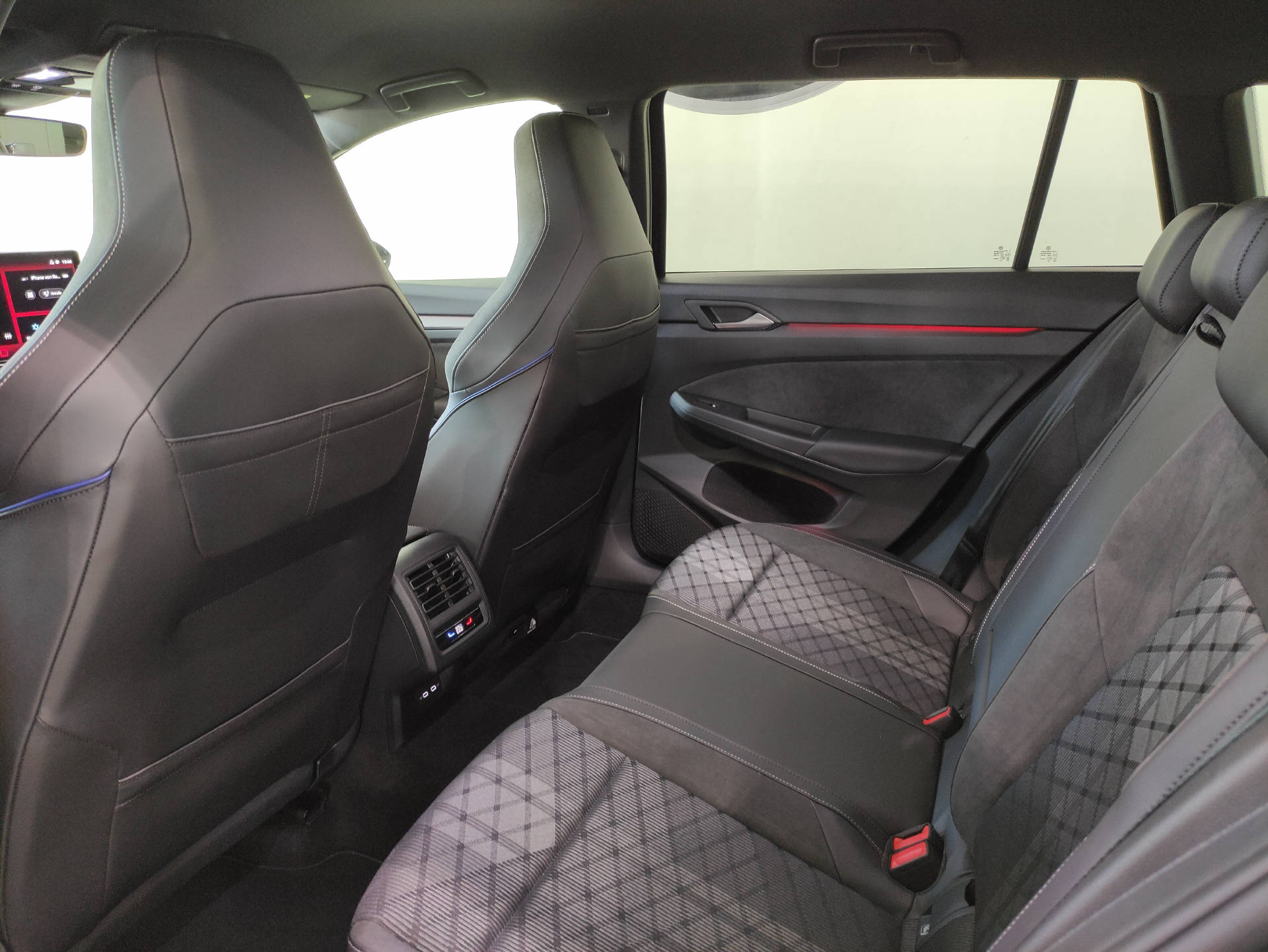 VW Golf VIII Variant 1.5 eTSI R-Line DSG - 13