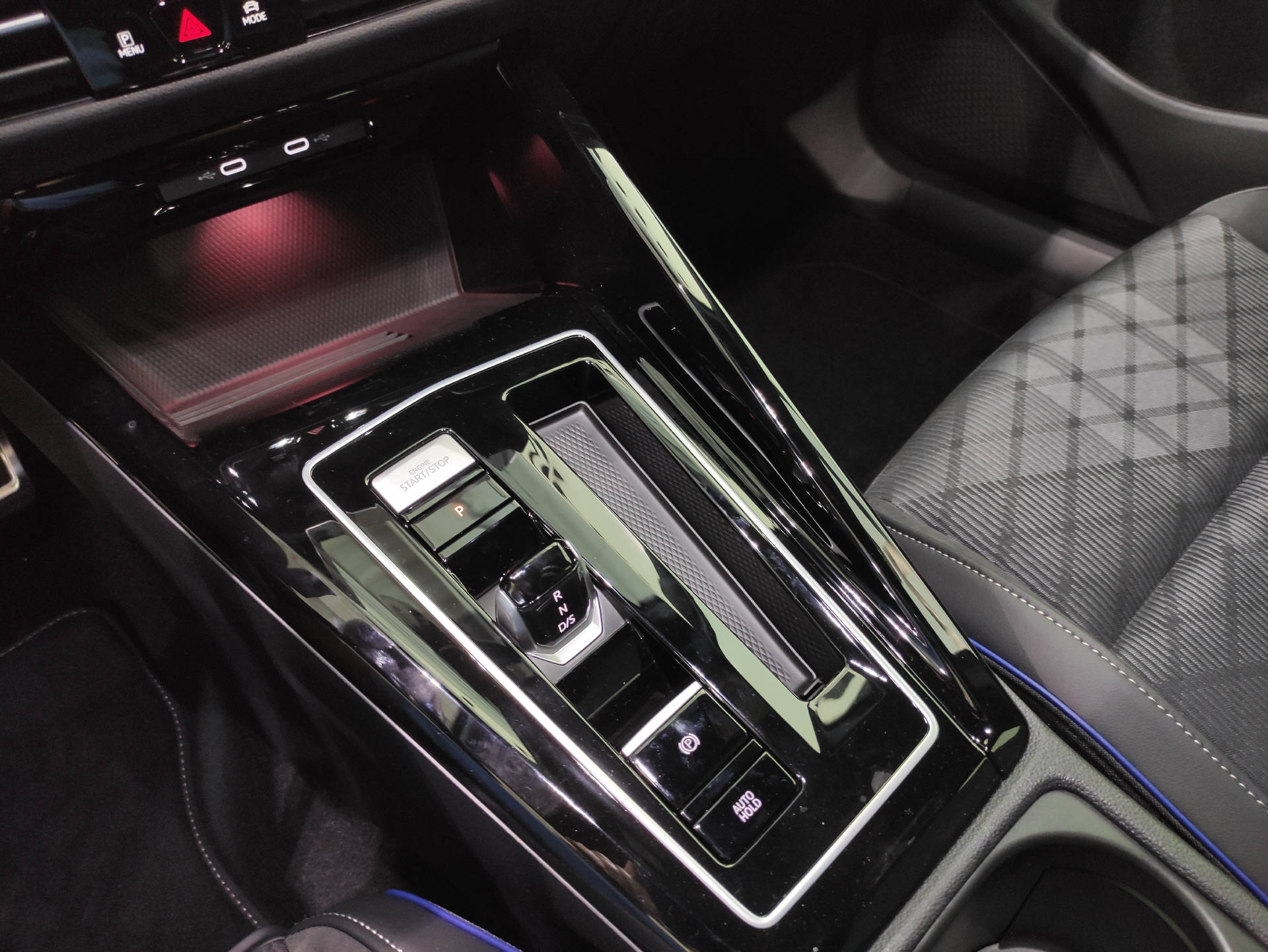 VW Golf VIII Variant 1.5 eTSI R-Line DSG - 12